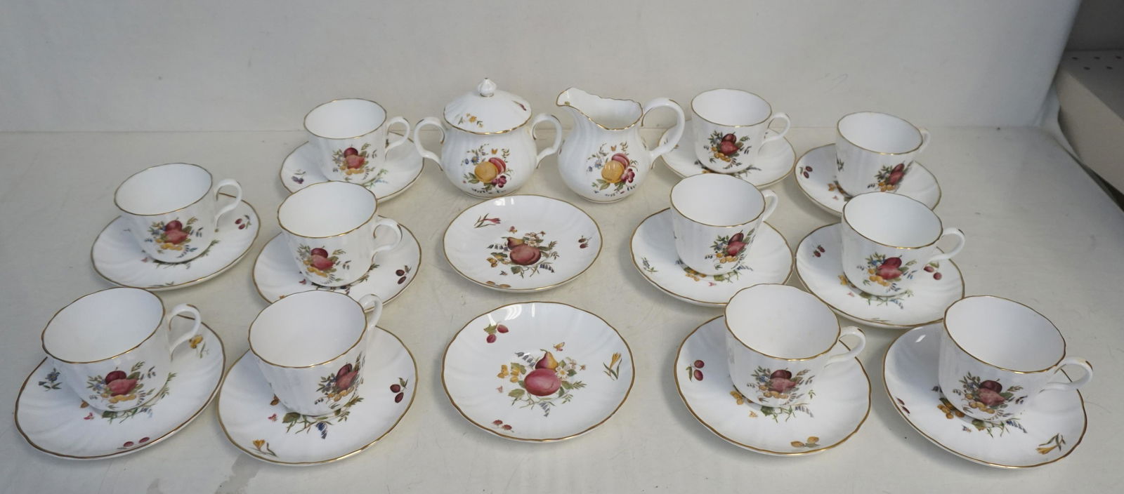 26 PC ROYAL WORCESTER DELECTA CHINA (1 of 10)