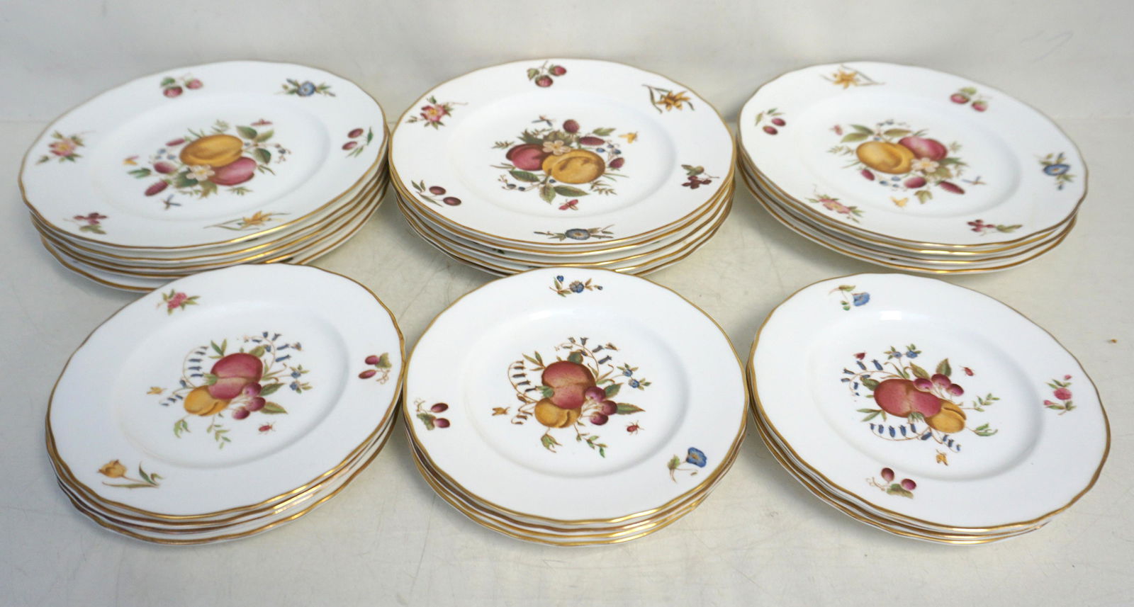 26 pc ROYAL WORCESTER DELECTA (1 of 9)