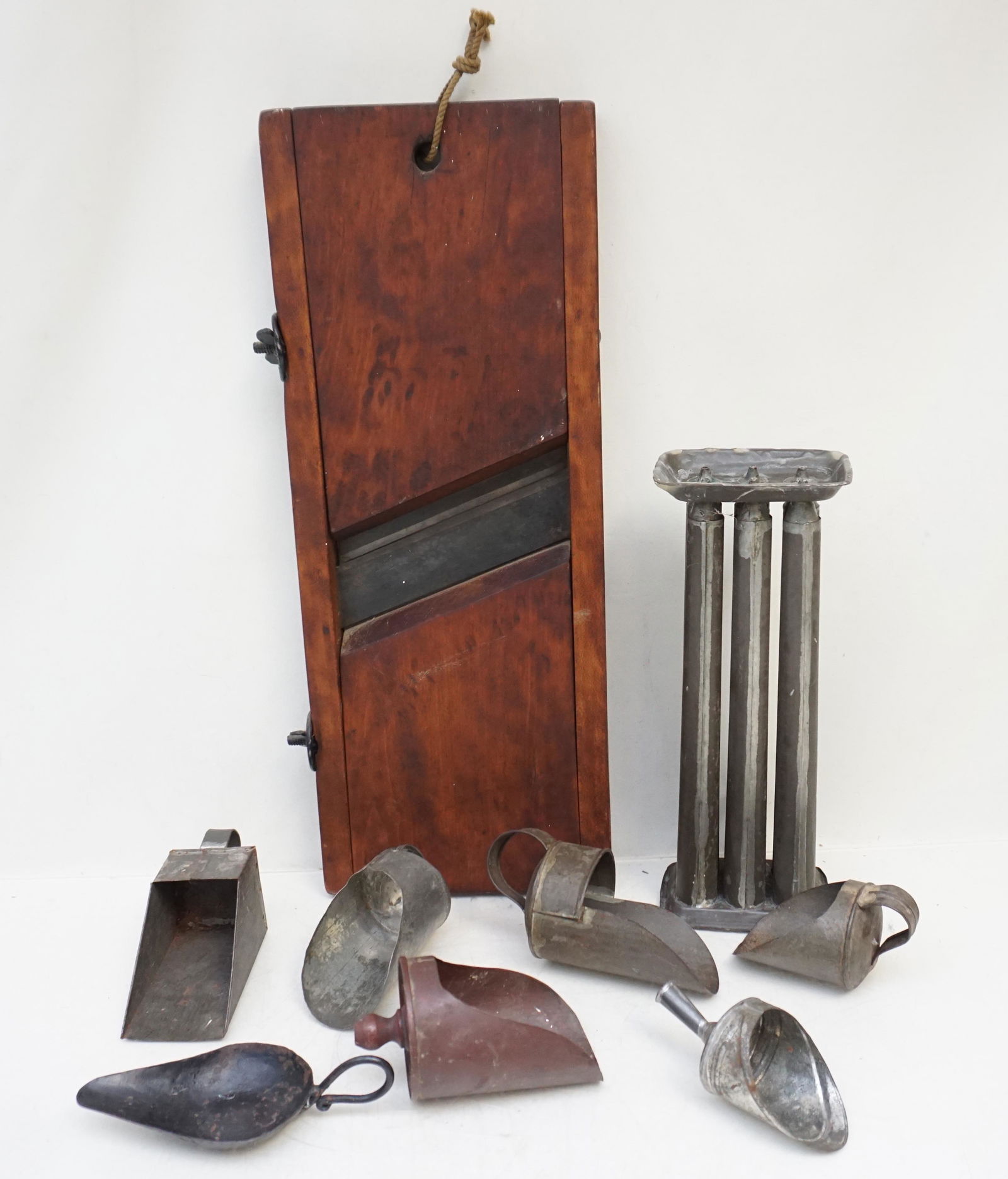 9 PC PRIMITIVE CANDLE MOLD - SLAW - SCOOPS (1 of 5)