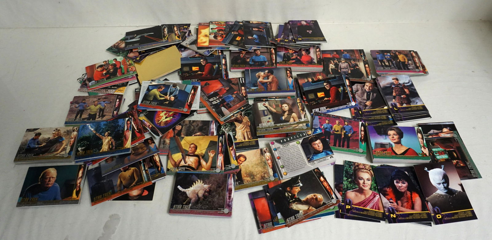 HUGE LOT STAR TREK TRADING CARDS (1 of 6)