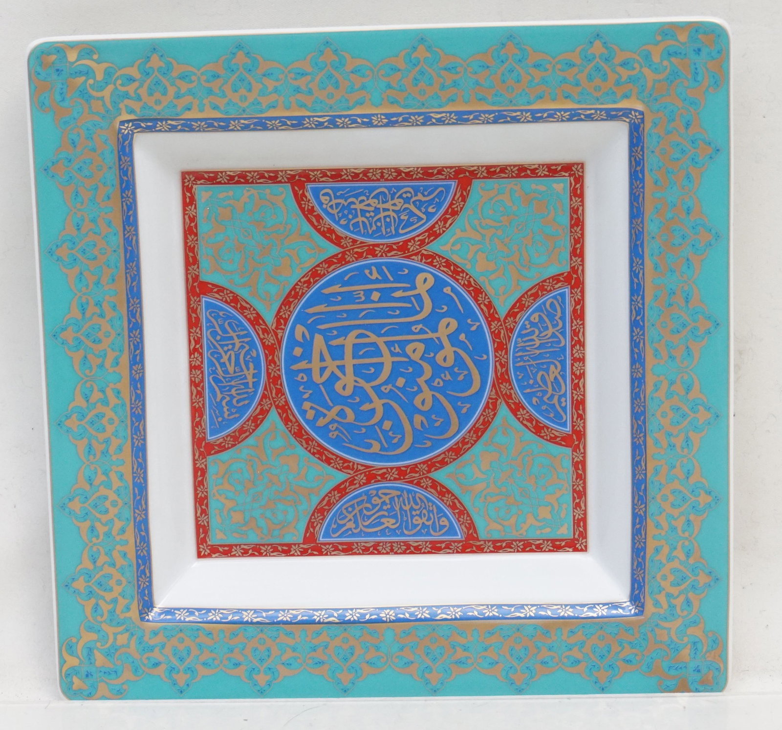 ROSENTHAL HASHEMITE KINGDOM OF JORDAN: Rosenthal Porcelain Hashemite Kingdom of Jordan 2000-2001 calligraphy and arabesque decorative plate. Verso has Quranic verse: Surah XLIX:10. Presented to Senator Ernest F. Hollings, SC. Measures 8.75