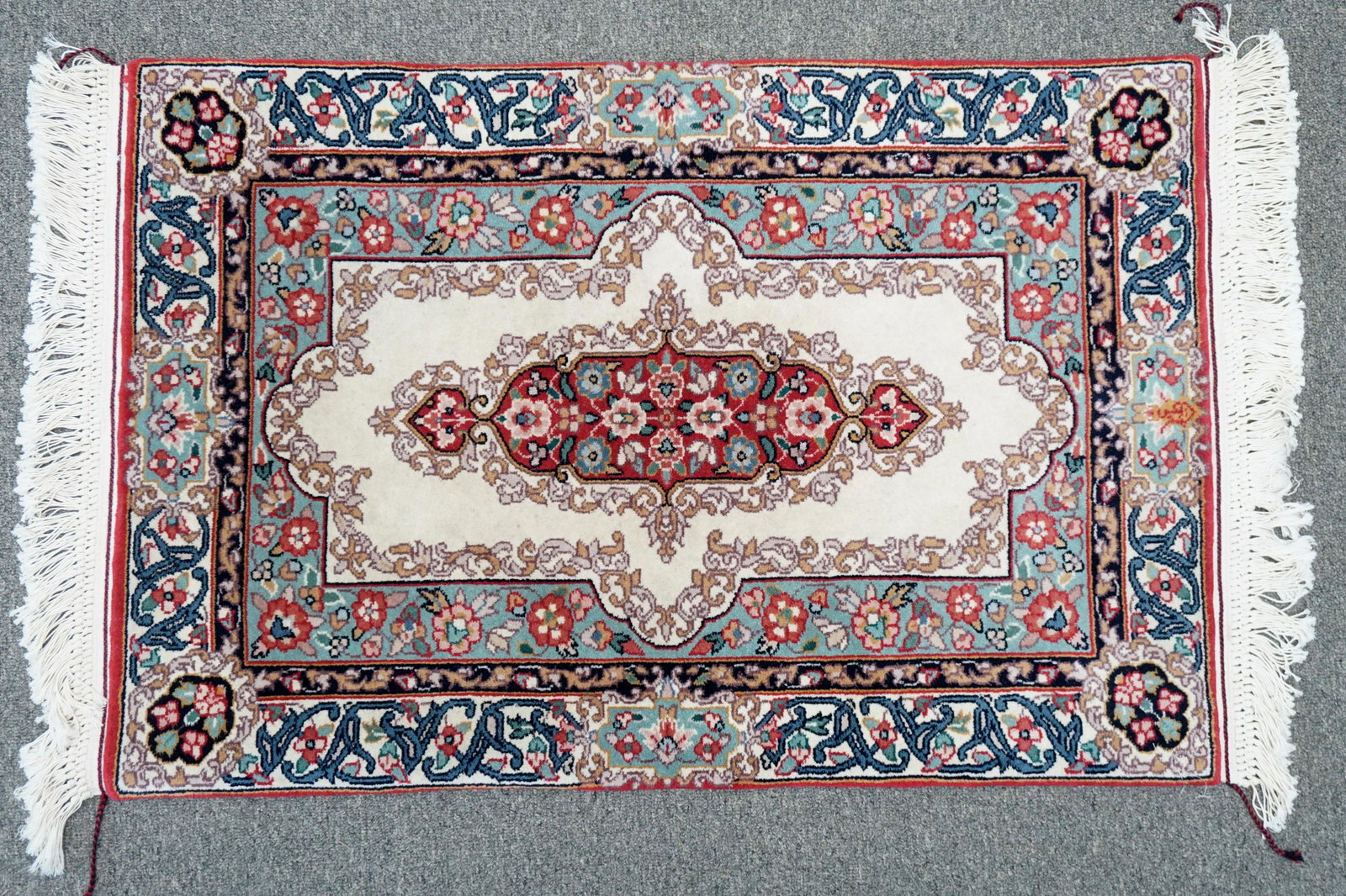 SMALL HERATI RUG: Small 20th c. Herati Rug. Perfect for small area or entrance. Excellent Condition. Measures 24.5x36" with 3" fringe