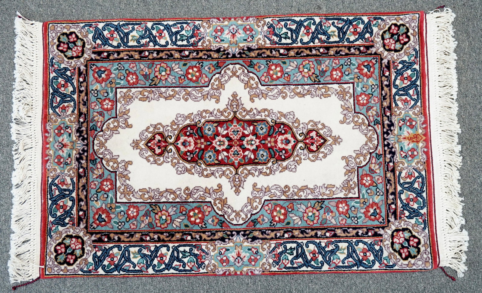 SMALL HERATI RUG: Small 20th c. Herati Rug. Perfect for small area or entrance. Excellent Condition. Measures 24.5x36" with 3" fringe