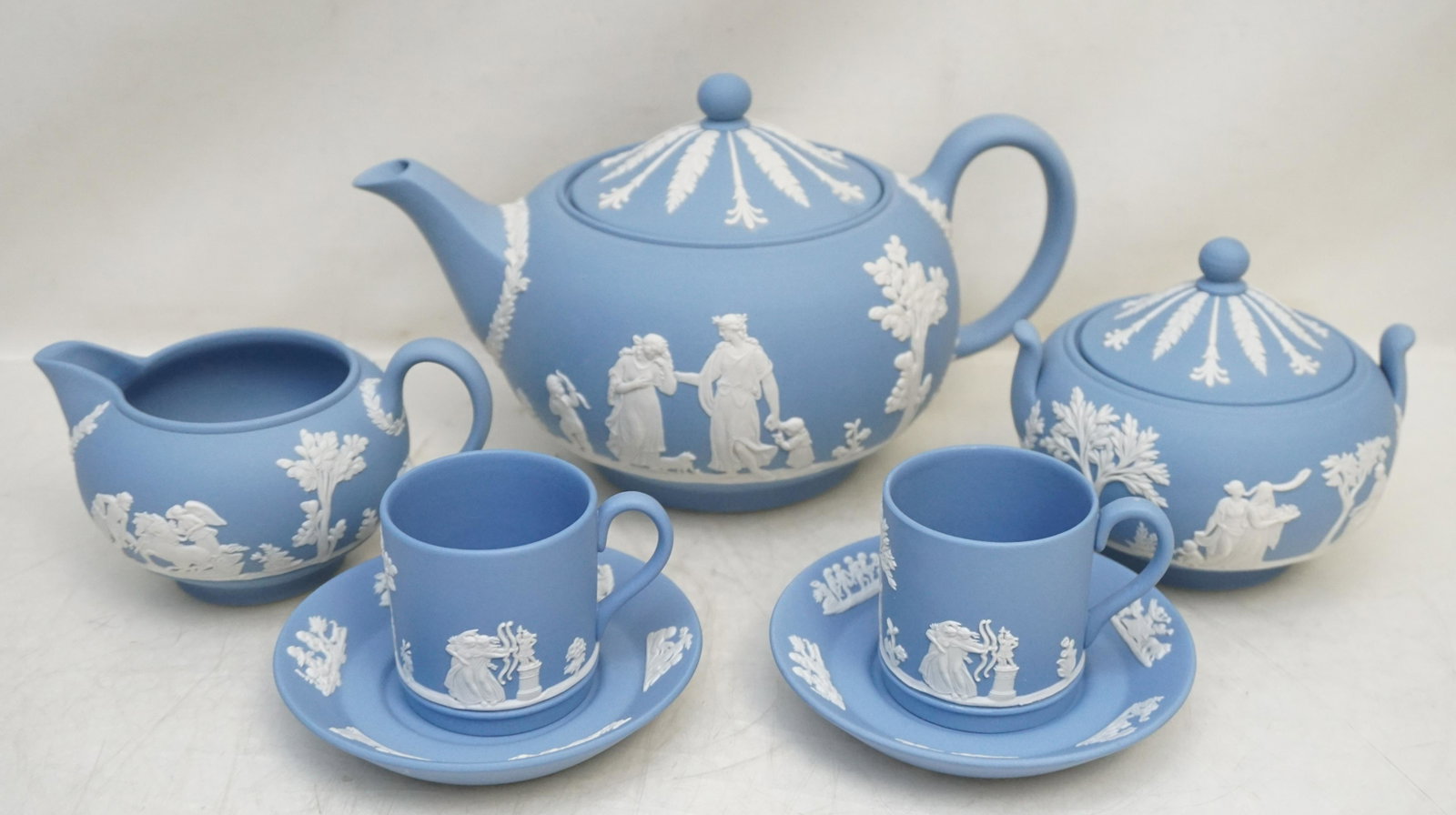 5 PC WEDGWOOD JASPERWARE TEA SET: Five piece Vintage Wedgwood Blue Jasperware Tea Set. Teapot, creamer, covered sugar and 2 cup and saucer sets. All in very good condition. Weight on all 5 pds. PROVENANCE: A Private Charleston SC Esta