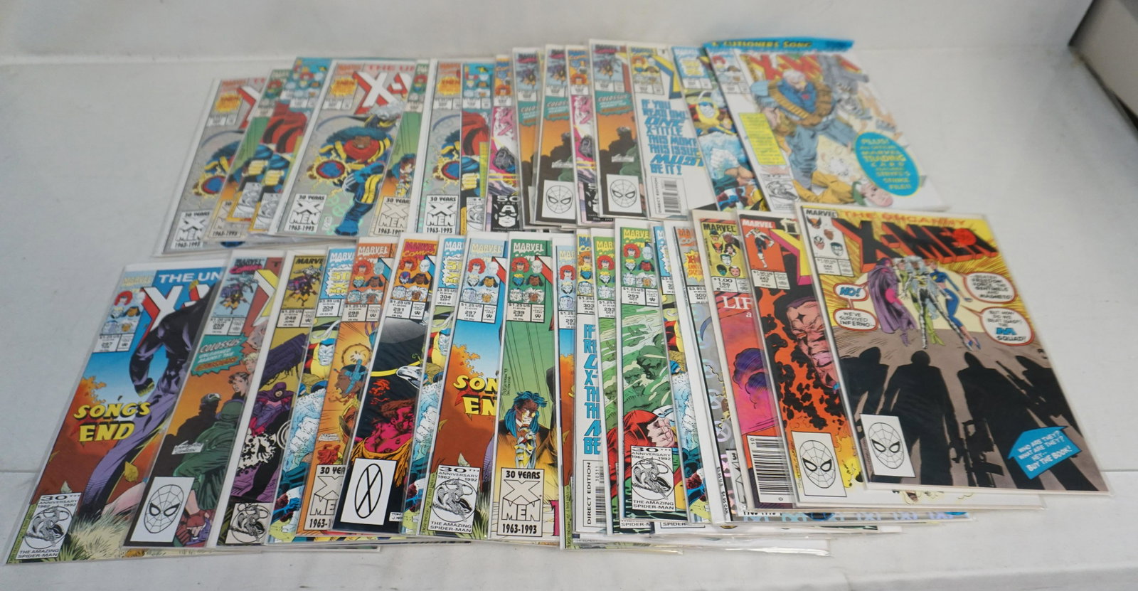 LOT OF 40 VINTAGE X-MEN COMICS: Lot of 40 Classic Comic Books "X-Men" all are from Marvel Comics. Part of a large inventory we will be selling for the estate of a Comic Book and Trading Cards Shop. All are wrapped. Perfect group for