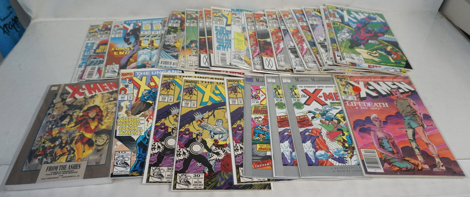 LOT OF 40 VINTAGE X-MEN COMICS: Lot of 40 Classic Comic Books "X-Men" all are from Marvel Comics. Part of a large inventory we will be selling for the estate of a Comic Book and Trading Cards Shop. All are wrapped. Perfect group for