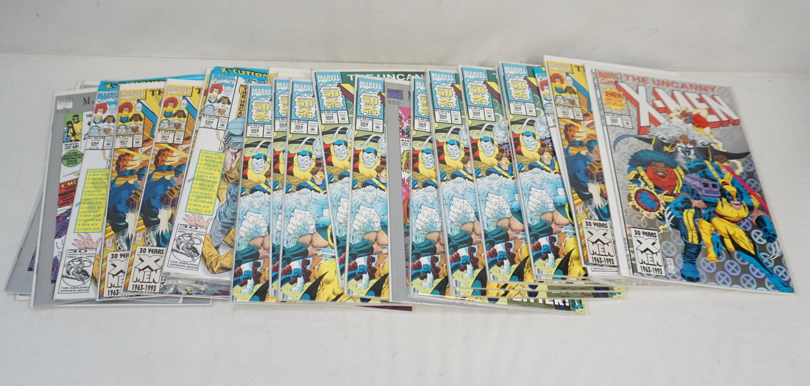 LOT OF 30 VINTAGE X-MEN COMICS: Lot of 30 Classic Comic Books "X-Men" all are from Marvel Comics. Part of a large inventory we will be selling for the estate of a Comic Book and Trading Cards Shop. All are wrapped. Perfect group for