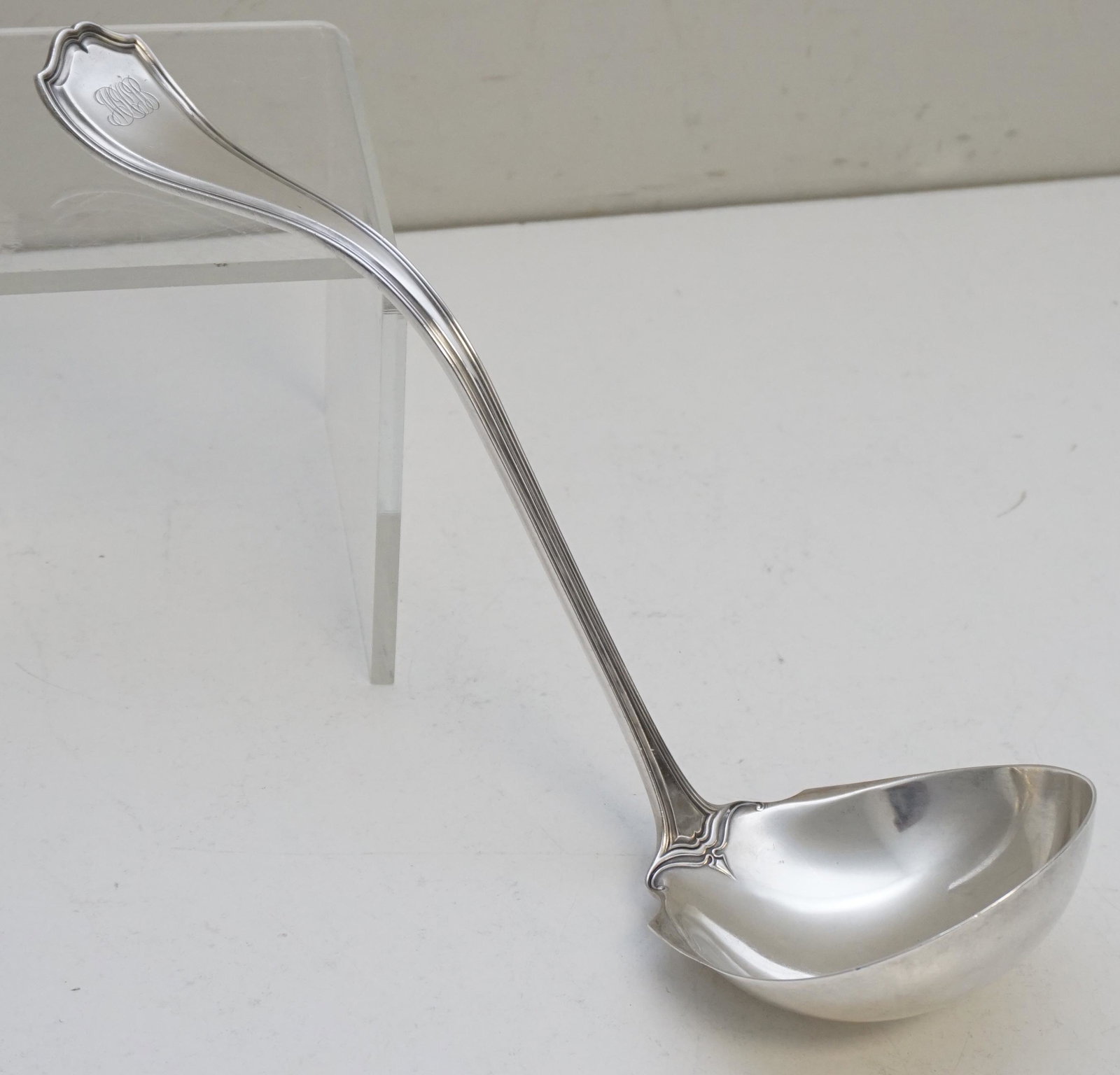 STERLING HEPPLEWHITE LARGE LADLE: Large Sterling Silver Hepplewhite 1907 Soup / Punch Ladle by Reed and Barton. Monogrammed. Measures 12 3/4". Weight approximately 220 grams. PROVENANCE: Edwin Moore Brogdon, PhD, collection. Dr. Brogd
