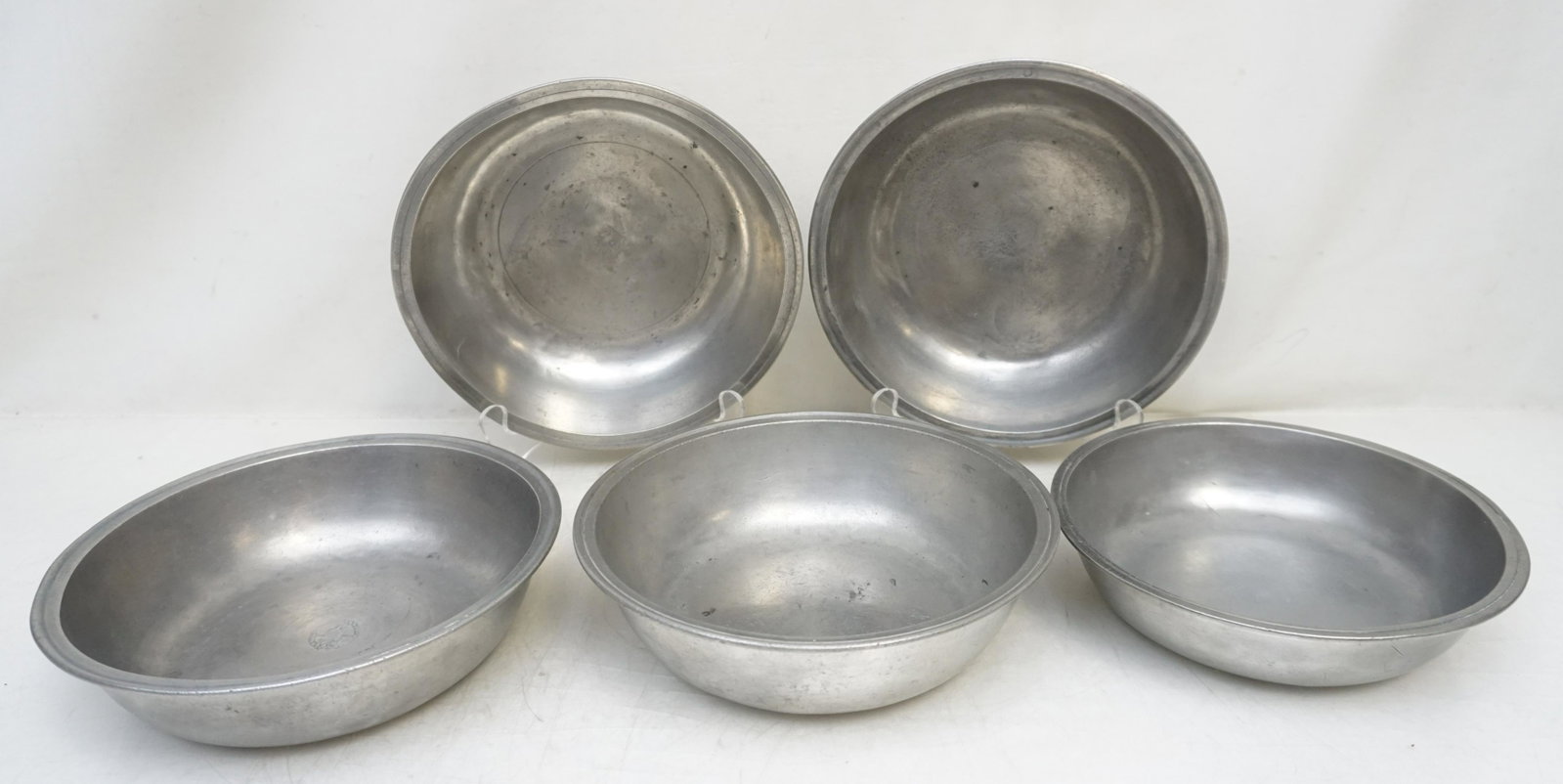5 ANTIQUE AMERICAN PEWTER BASINS: 5 18th and 19th c. American Pewter Basins / Bowls. 1- Hartford CT, Samuel Dansforth, Basin c 1795-1816, 7 3/8". 2- Hartford CT, Samuel Hamlin, Basin c 1767-1801, 7 3/4". 3- Scarce Providence, RI, Gers