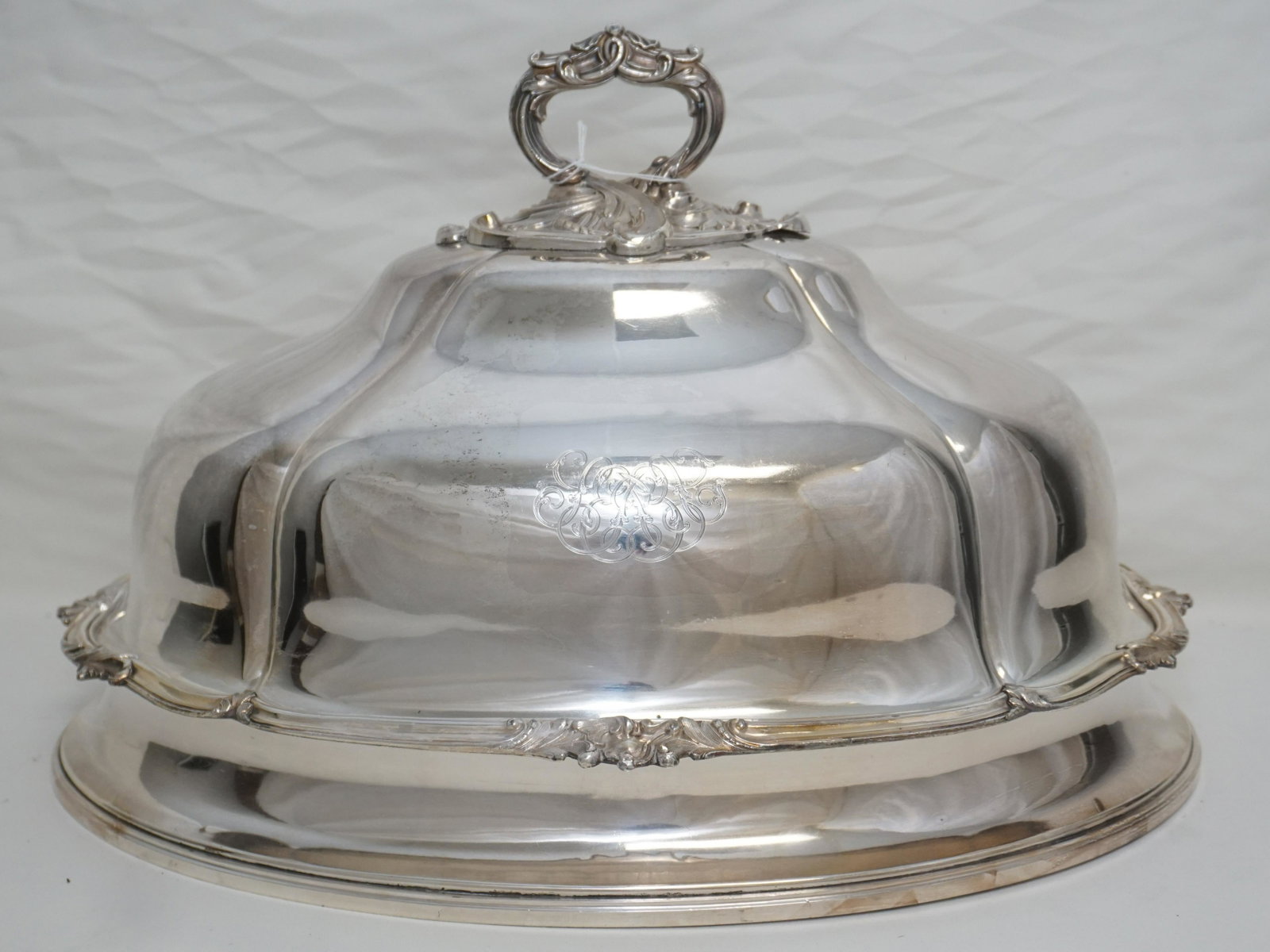LARGE ENGLISH SHEFFIELD MEAT DOME: Good Quality Antique English Sheffield Plate Meat / Turkey Dome. Made by Padley & Son (1875-1911). Monogrammed and in very good condition. A perfect addition to any elegant holiday table or special ev