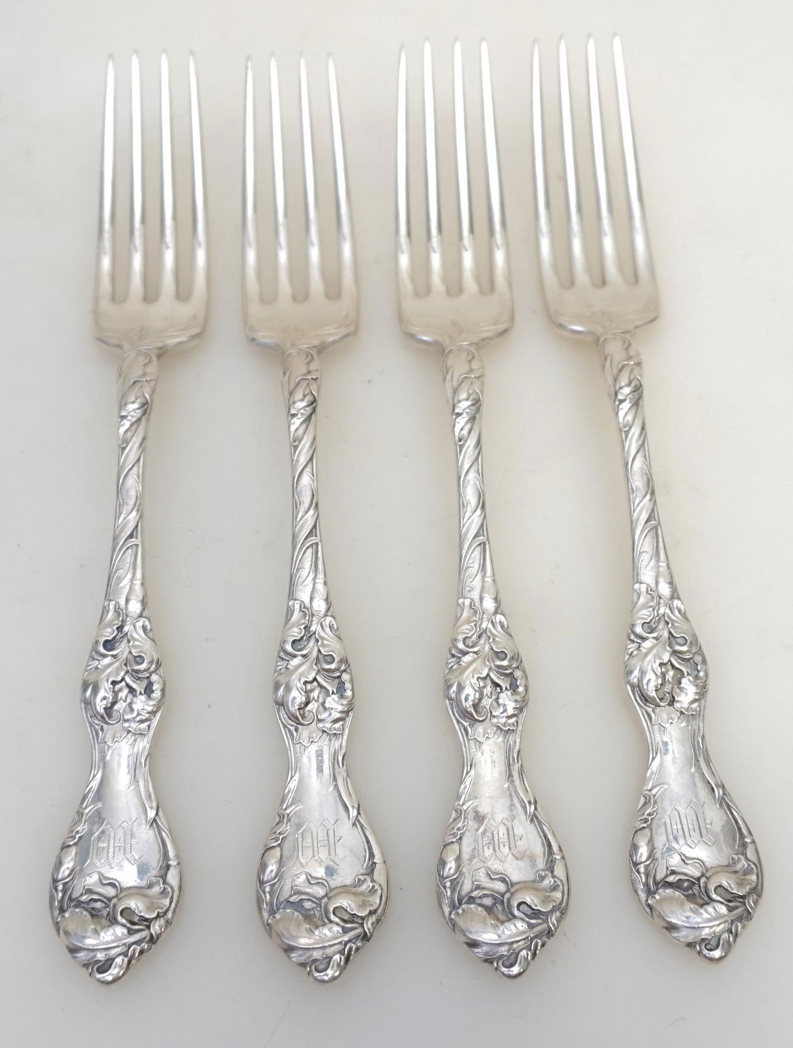 4 STERLING LES CINQ FLEURS FORKS: 4 Sterling Silver Forks in the 1900 Les Cinq Fleurs Pattern by Reed and Barton. Monogrammed and dated December 30th, 1903. Each measures 7 1/4". Approximate weight is 215 grams. PROVENANCE: Edwin Moor