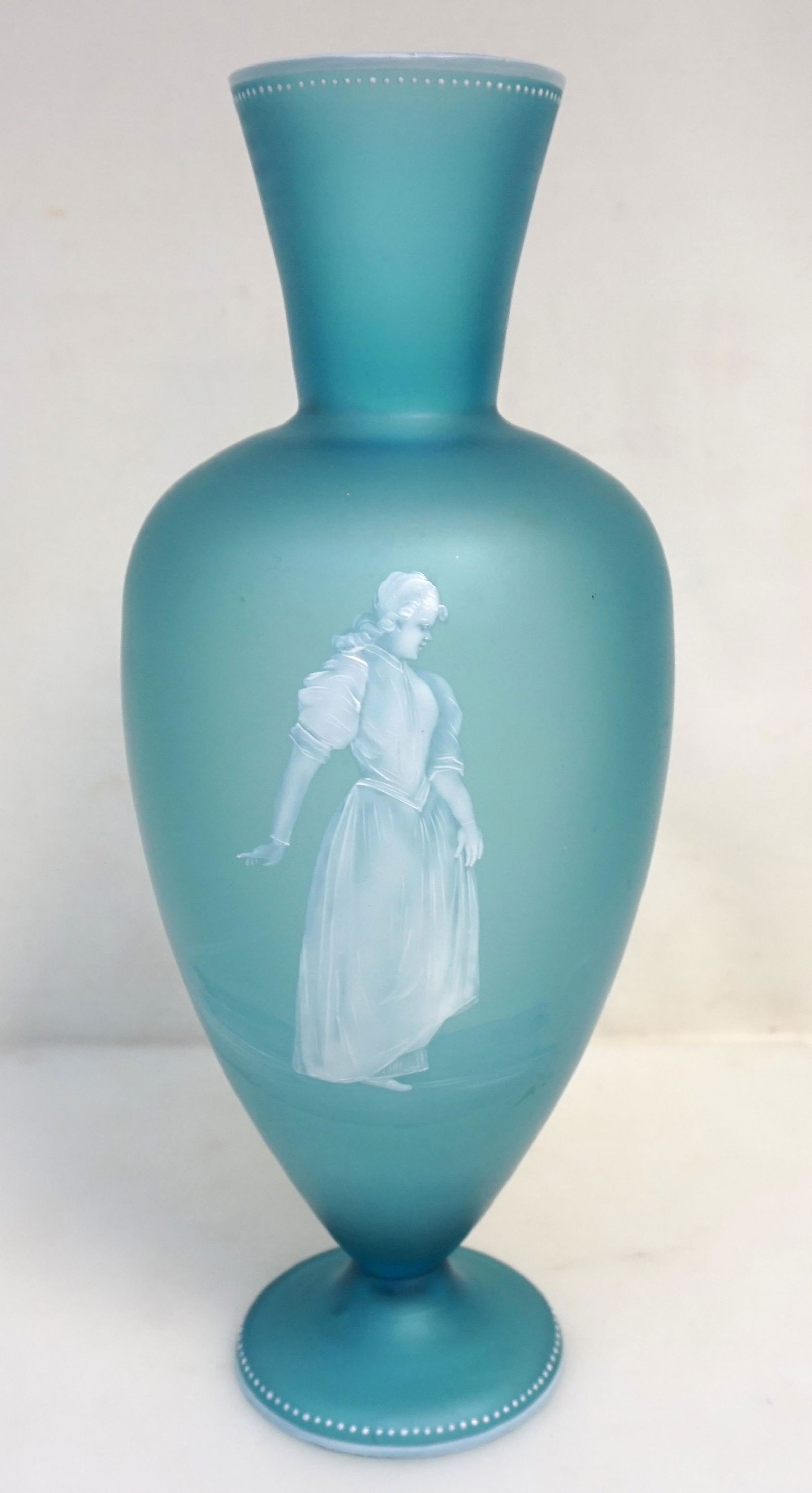 MARY GREGORY STYLE BLUE GLASS VASE (1 of 10)