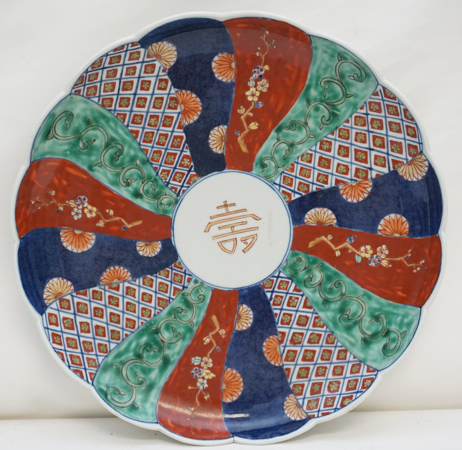 MEIJI JAPANESE IMARI CHARGER: Japanese Imari Scalloped Edge Charger 12" . Meiji Period c. 1868-1900. Weight 3 pds, 5 oz. PROVENANCE: A Private Charleston SC Estate
