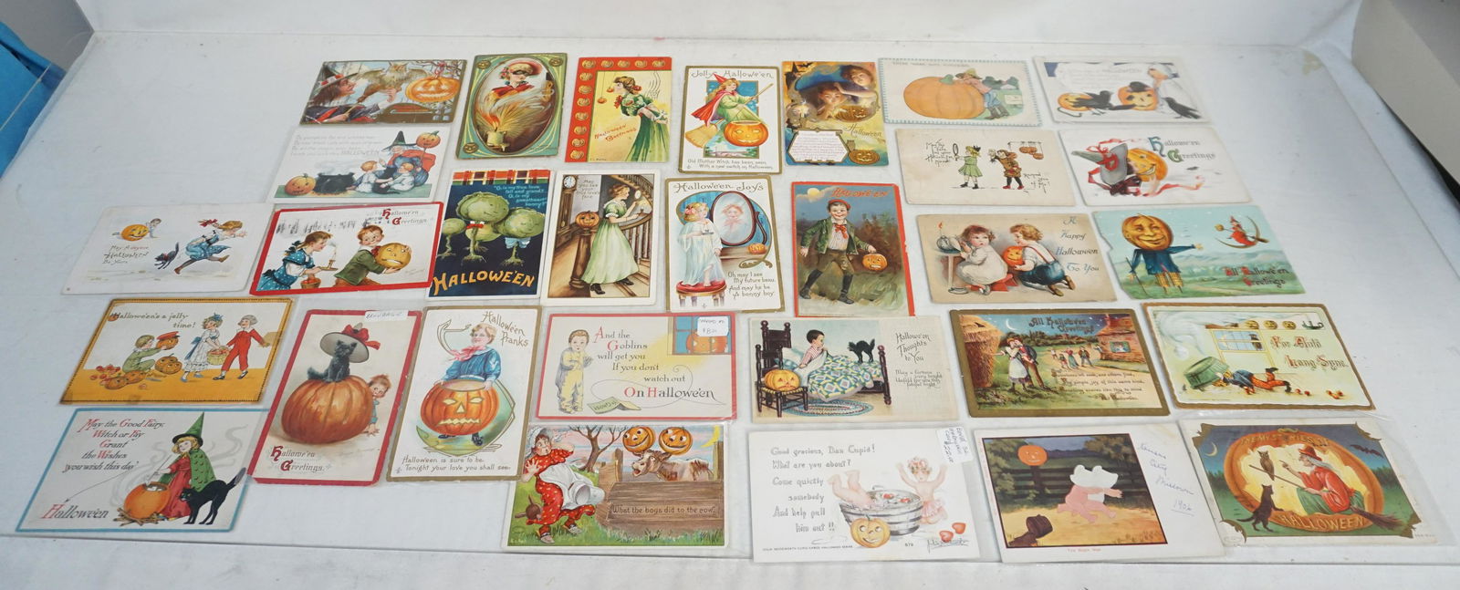 30 ANTIQUE / VINTAGE HALLOWEEN POSTCARDS (1 of 14)