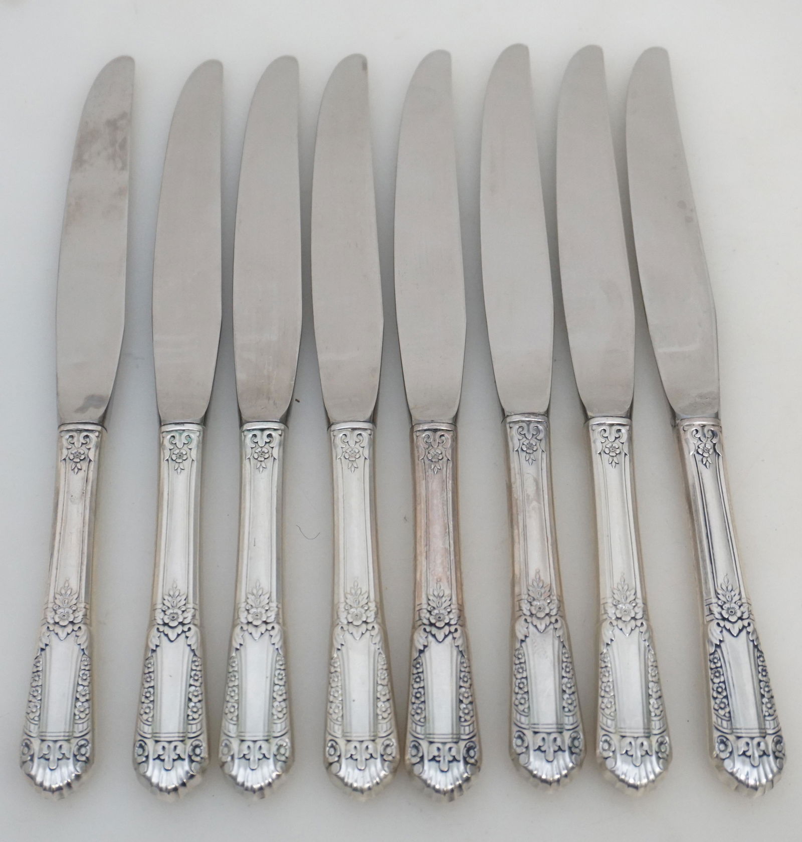 8 STERLING INAUGURAL DINNER KNIVES (1 of 3)