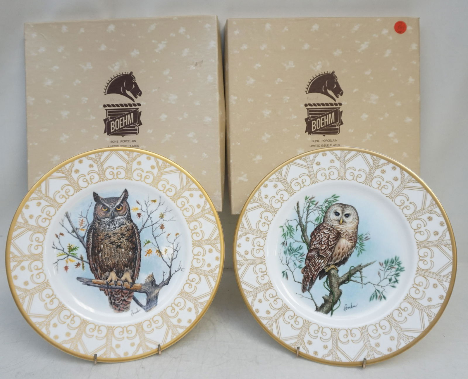 BOEHM PORCELAIN OWL PLATES: 2 Edward Marshall Boehm Owl Plates. Barred Owl and Great Horned Owl. Each Plate 10 3/4". Original boxes, painted owl with gold border design on bone porcelain. Each box 11 1/2"x11 1/2"x1". Weight comb