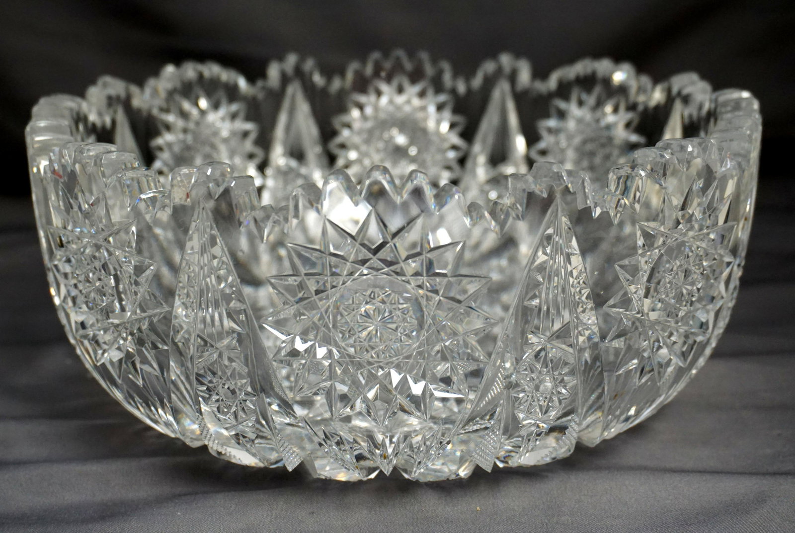 ELITE AMERICAN BRILLIANT BOWL MARSHALL FIELDS: Exceptional American Brilliant Cut Glass Bowl by Elite Cut Glass in the Expanding Star Pattern. Carries the "ELITE in a Maple Leaf" acid etched watermark of the Gowens, Kent & Company Ltd. in the cent