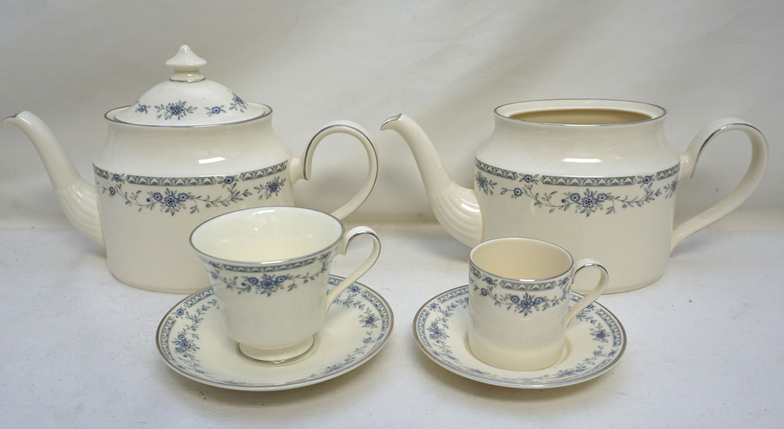 30 PC MINTON BELLEMEADE TEAPOT & CUPS Aug 30, 2020 Charleston