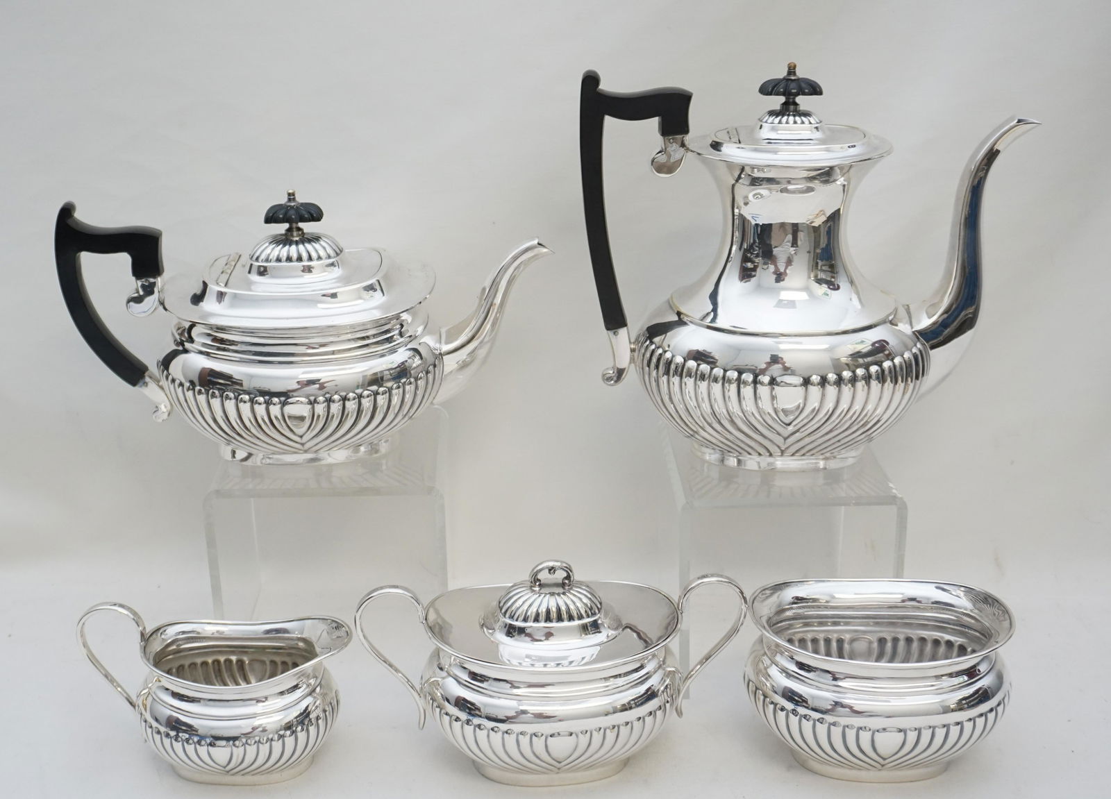 5 PC ENGLISH SHEFFIELD TEA SERVICE PLATED: Heavy Good Quality English Sheffield Queen Anne Style Silver Plated 5 Piece Tea Set. No monograms. Coffee Pot, Tea Pot, Waste Bowl, Creamer, Sugar. Coffee measures 9".Weight on all 5 pds 4 oz. PROVENA