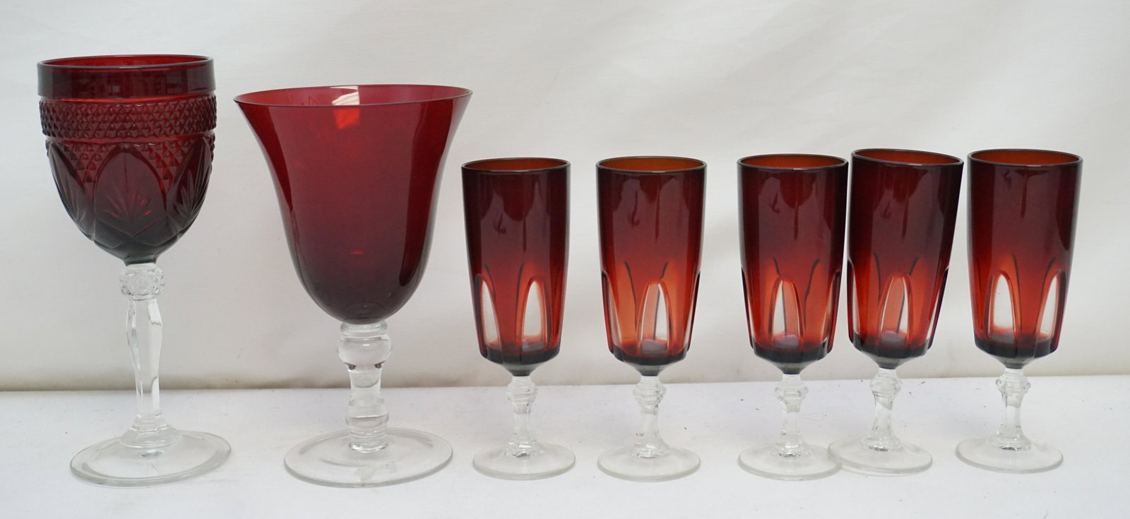 7 RUBY GLASS CHAMPAGNES - GOBLETS: 1- Vintage Luminarc Arcoroc Cristal d'Arques Ruby Red Gothic Champagne Flutes / Glasses from France - Set Of 5, each 6". 2- Large Goblet Vase 4 1/2" wide and 7" tall. 3- Ruby Red Luminarc Arcoroc Diam