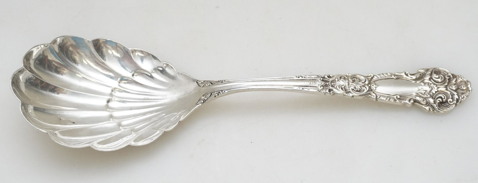 STERLING REED & BARTON SERVING SPOON: Solid sterling silver Reed & Barton French Renaissance Serving Spoon with Scalloped Bowl. 9 1/8". No monograms. Approximate Weight 120 grams. PROVENANCE: The P. J. Boatwright Jr. Estate.