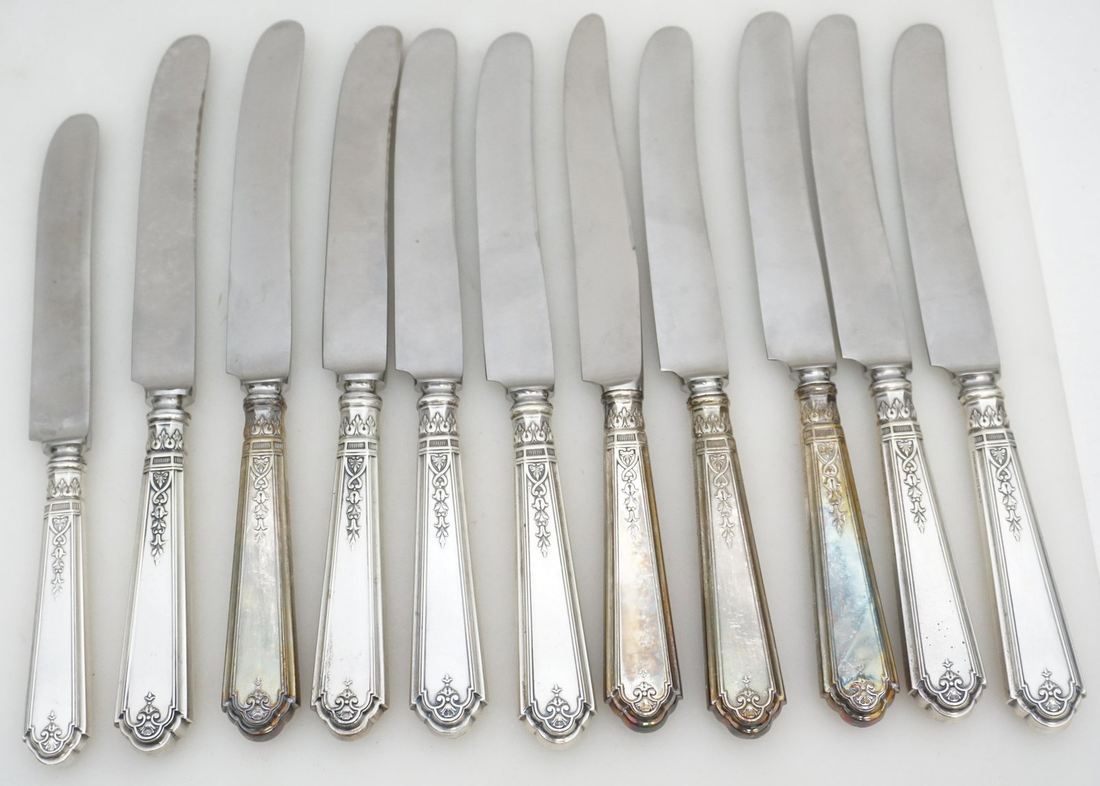 11 GORHAM STERLING PRINCESS PATRICIA DINNER KNIVES: 11 Gorham Sterling Handle Old French Hollow with Bolster Dinner Knives in the 1926 Princess Patricia Pattern. Each 9 1/2". Stainless Blades. Weight on all 1 pd 14 oz. PROVENANCE: Edwin Moore Brogdon, 