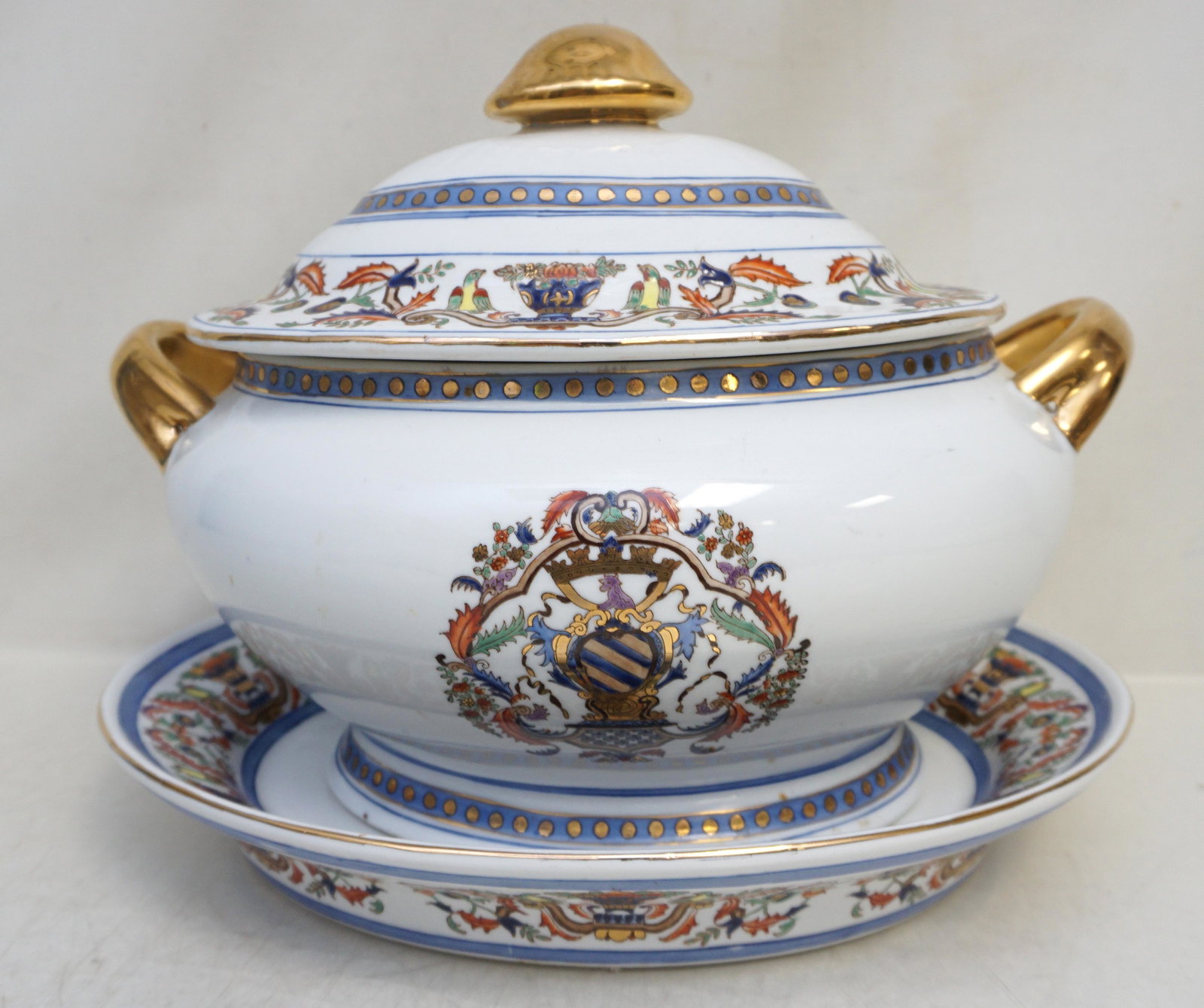 CHINESE EXPORT ARMORIAL TUREEN & PLATTER: Good Quality Vintage 20th c. Chinese Export Armorial Porcelain Tureen and Underplate / Platter. Both having polychrome enameled decoration throughout including armorial coat of arms. Platter 13 3/4"x1