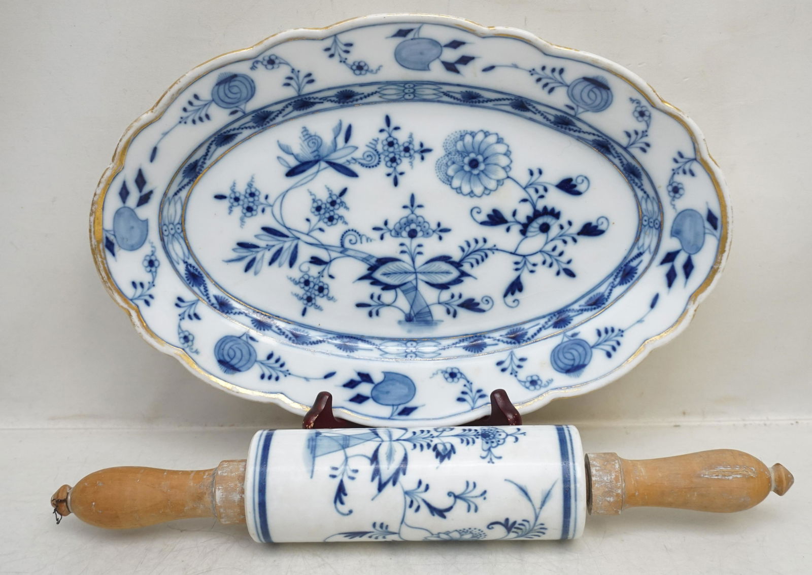 2 PC MEISSEN ROLLING PIN + PLATTER: Vintage Meissen Rolling Pin and Platter in the popular Blue Onion Pattern. Platter 14". Rolling Pin 15". Weight combined 2 pds 4 oz. PROVENANCE: A Private Charleston SC Estate
