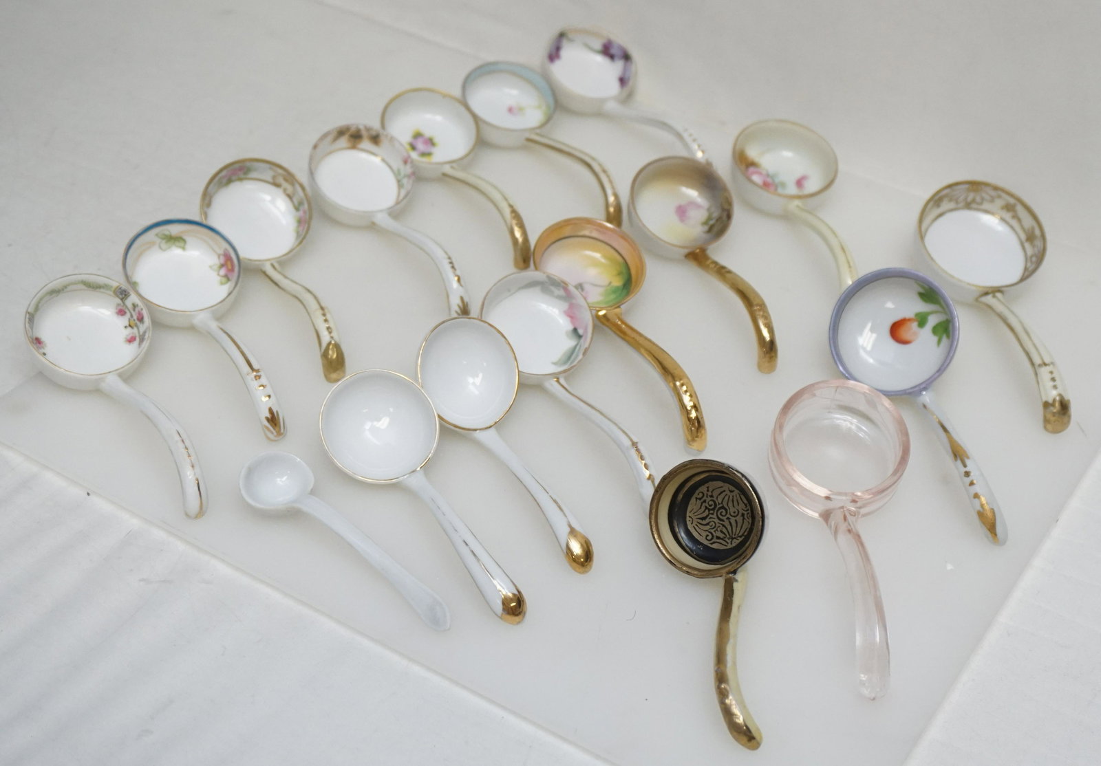 18 PORCELAIN HAND PAINTED LADLES: 17 Porcelain Ladles and 1 Pink Etched Depression Glass Ladle. The ladles are all hand painted or gilded except for one. Many are Nippon or Morimura Noritake. Good condition. Weight on all 1 pd 8 oz. P