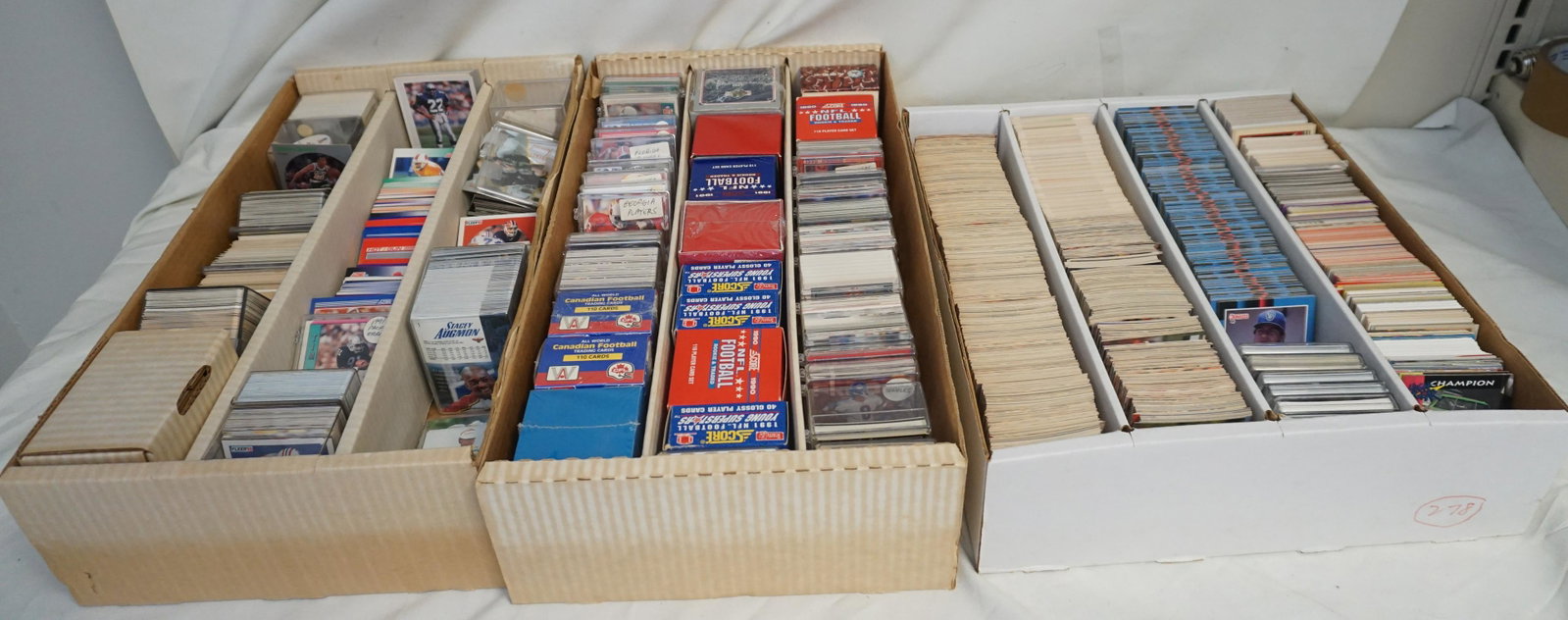 LARGE LOT BASEBALL, BASKETBALL, GOLF & MORE CARDS: Large lot 1980's - 1990's Topps, Upper Deck & more baseball, golf, football & more cards- various teams. Too many to count- perfect for a collector or re-seller. Weight- 31lbs. NO IN HOUSE SHIPPING. P