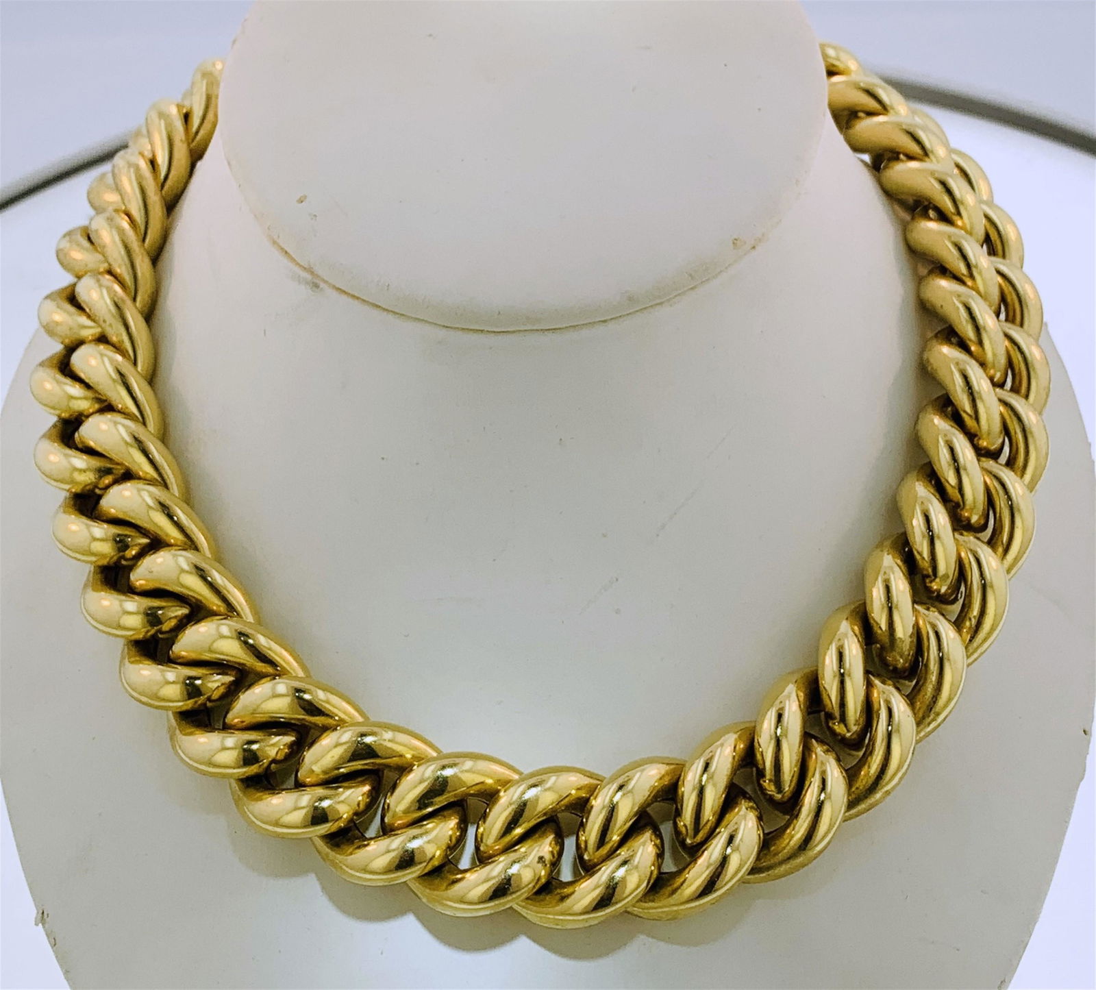 18KT GOLD LARGE CURB LINK NECKLACE (162.65 GRAMS) (1 of 6)