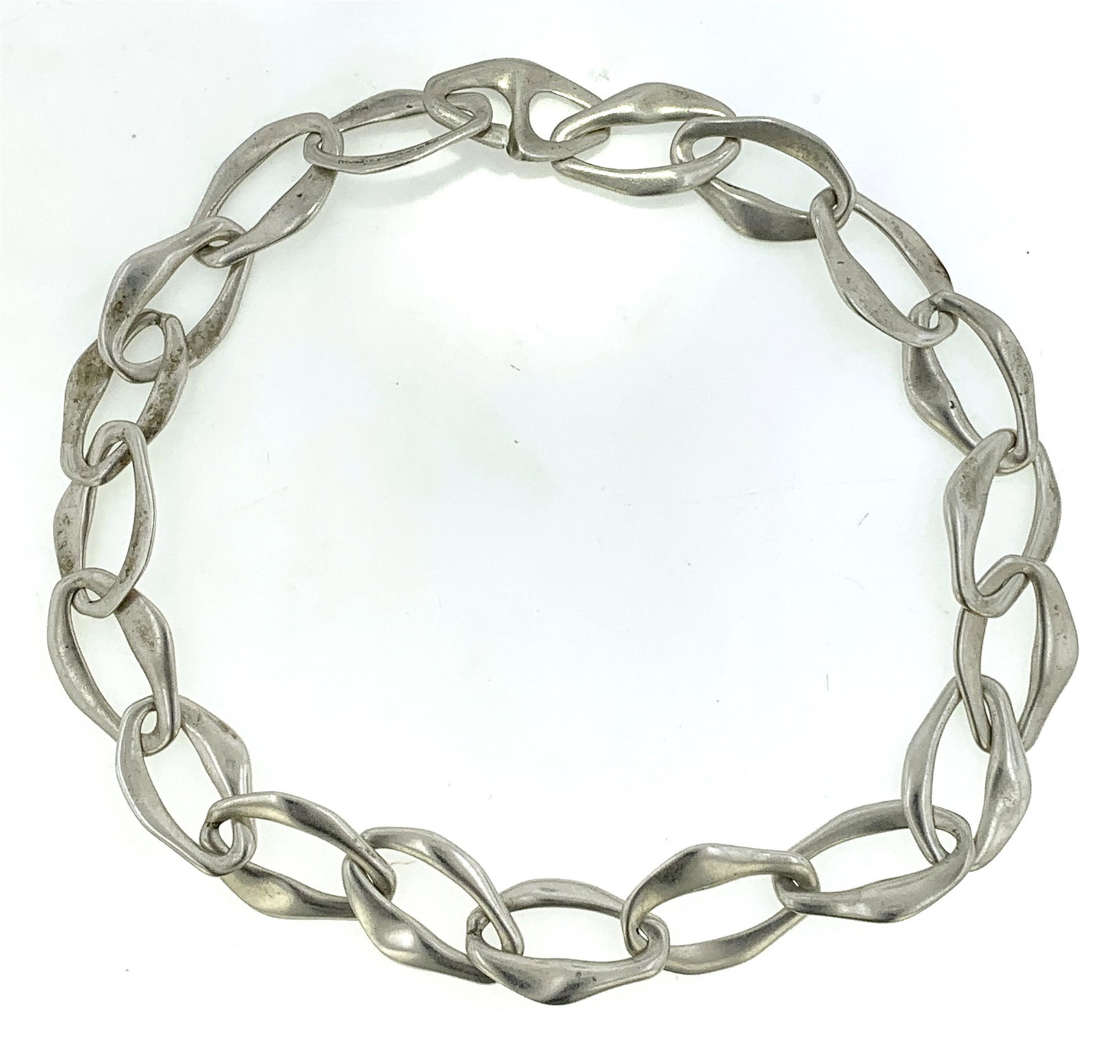 TIFFANY & CO. PALOMA PICASSO NECKLACE (91.90 GRAMS): Tiffany & Co. sterling silver Paloma Picasso necklace. The necklace measures approx. 20.00" in length, each link measures approx. 31.10 x 19.35mm. The necklace has a high polish finish, is stamped "Ti