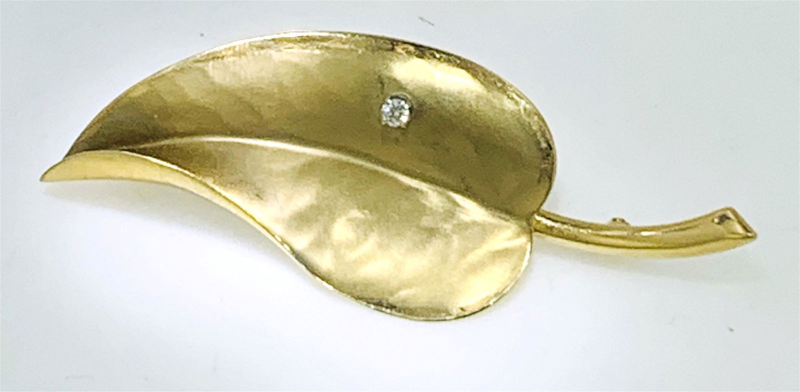 14KT GOLD LEAF DIAMOND BROOCH (5.40 GRAMS) (1 of 3)