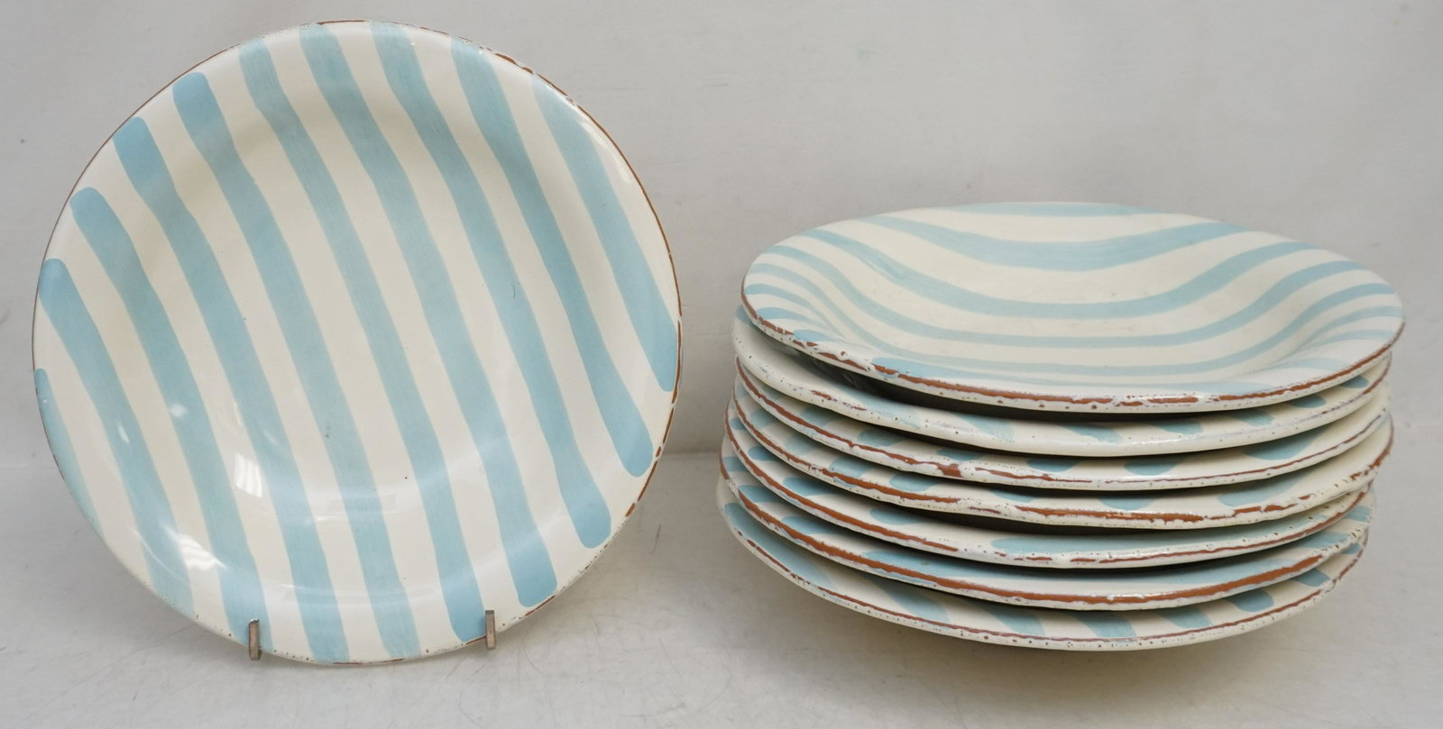 8 VIETRI CABANA AQUA PASTA BOWLS: 8 Vietri Cabana Aqua Individual Pasta Bowls. Made in Italy. Each 8 3/4". Weight 8 pds 13 oz. Vietri offers fine, exclusively Italian ceramic dinnerware and dÃ©cor for the home and garden, decorating