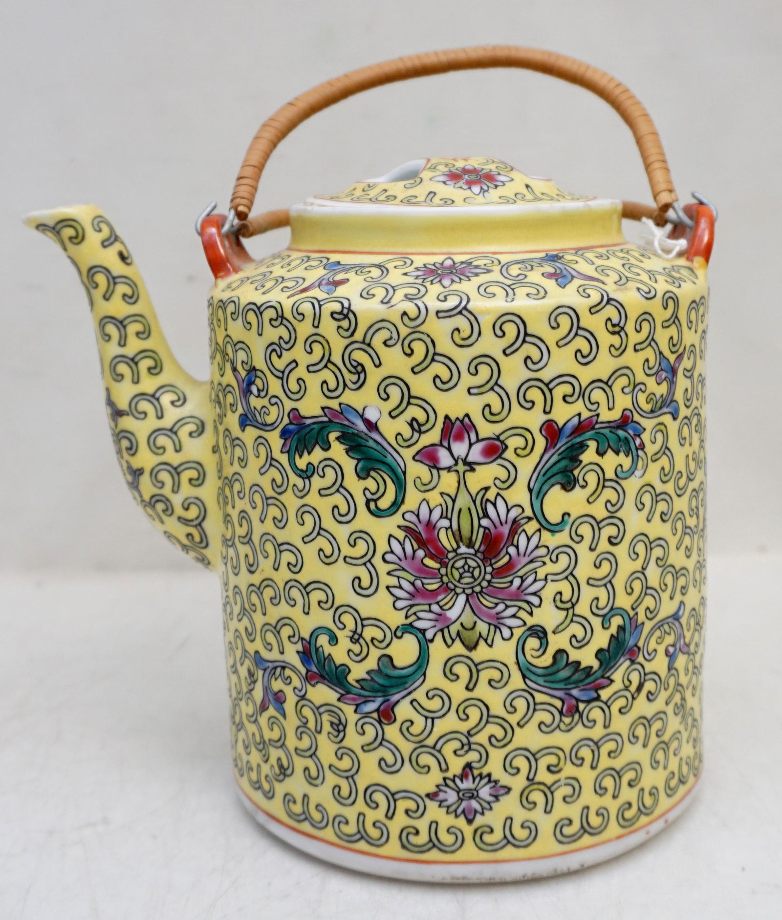 CHINESE JINGDEZHEN FAMILLE JAUNE TEAPOT: Vintage 20th c. Chinese Porcelain Famille Jaune Teapot. Seal for Zhongguo Jingdezhen Zhi - China Jingdezhen Made, factory # Y. Measures 7"x5"x6 1/2", with handles down. Weight 1 pd 13 oz. PROVENANCE: