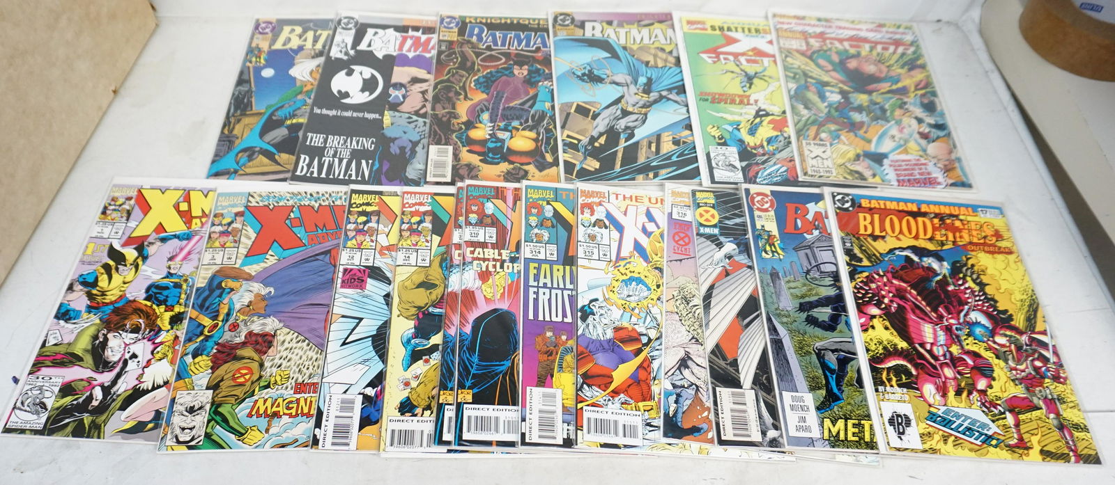 LARGE GROUP DC BATMAN & MARVEL X-MEN, SPIDERMAN COMICS: Great lot of Marvel & DC comics. Lot includes DC-Batman & Bloodlines; Marvel- The Uncanny X-Men, Spiderman & more. Great for a collector. Total weight 20lbs. New old stock.Great for collectors or re-s
