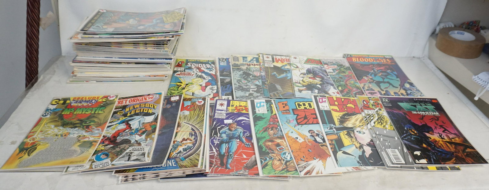 LARGE GROUP DC & MARVEL COMICS, SPIDERMAN, BLOODLINE &: Large lot DC & Marvel Comics. Lot includes Batman, Spiderman, Hal Jones, Bloodline & More. Total weight 16lbs, New old stock.Great for collectors or re-sellers. In house shipping not guaranteed on thi