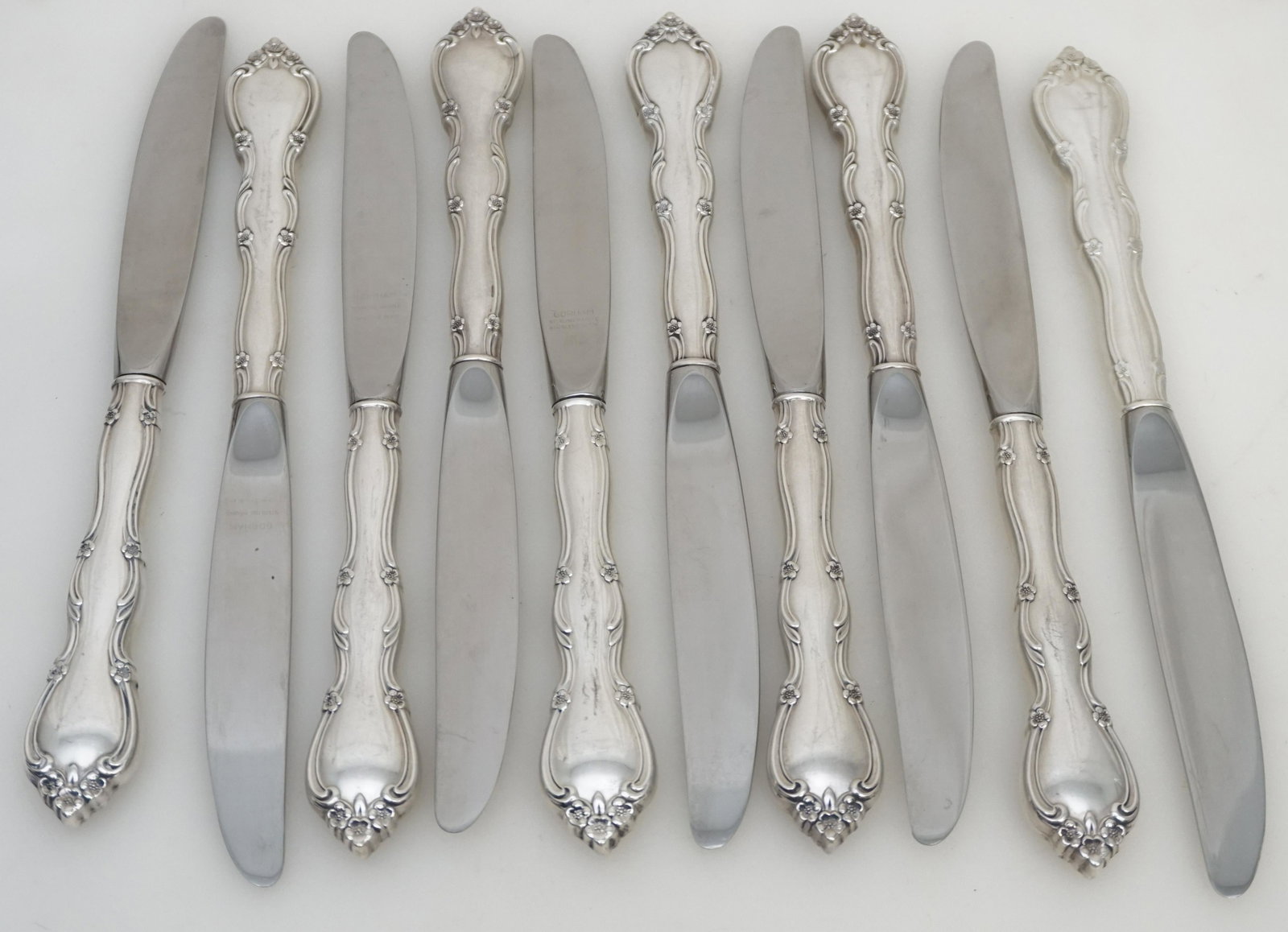 10 GORHAM STERLING ROSE TIARA DINNER KNIVES: Ten (10) Gorham Sterling Silver Handle Stainless Blade Rose Tiara Dinner Knives. Each 9". No monograms. Weight approximately 1 pd 11 oz. . PROVENANCE: A Private Charleston SC Estate. Rose Tiara was pr