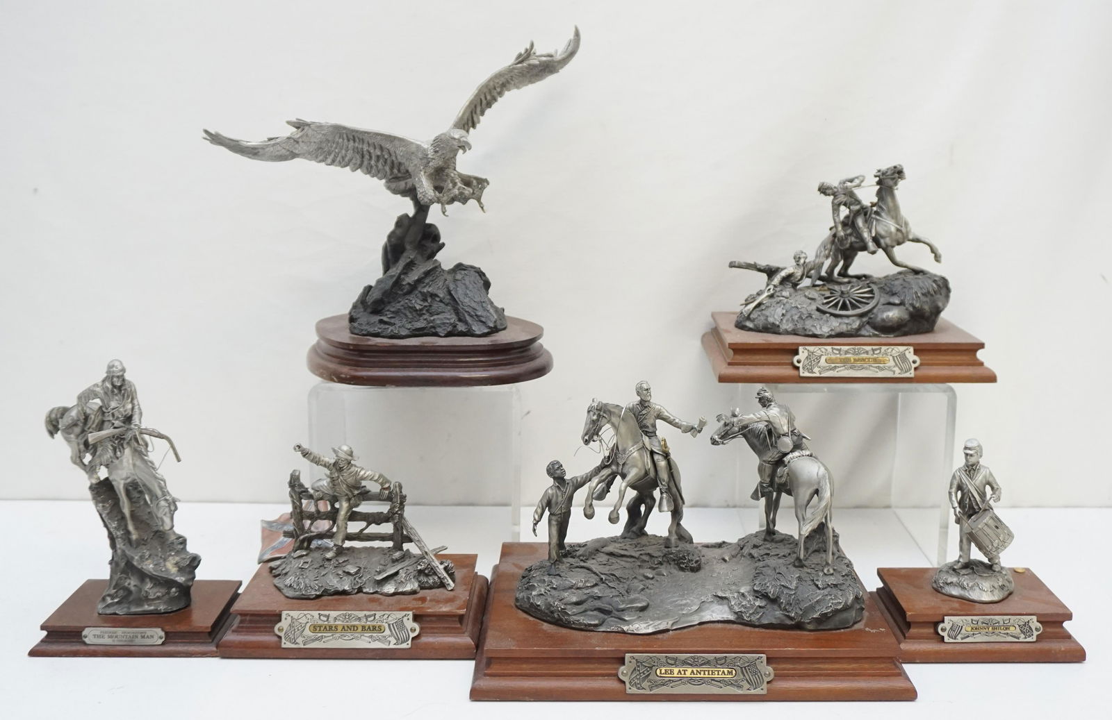 LARGE GROUPING CHILMARK PEWTER FIGURES (1 of 20)
