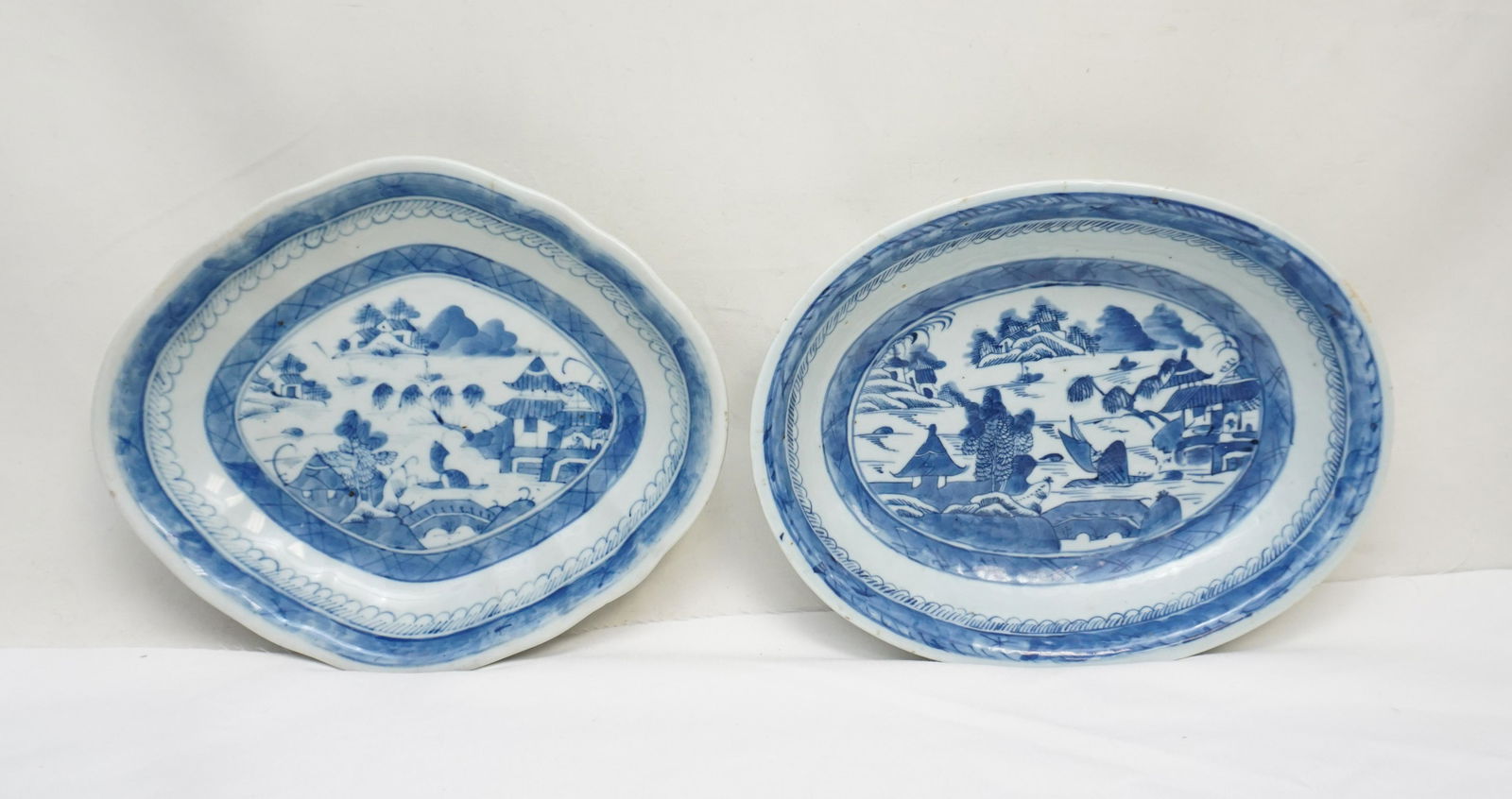2 19th CENTURY CHINESE EXPORT BLUE CANTON BOWLS (1 of 7)