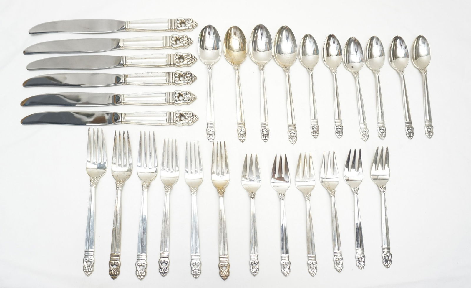 28 pc STERLING ROYAL DANISH FLATWARE (1 of 7)