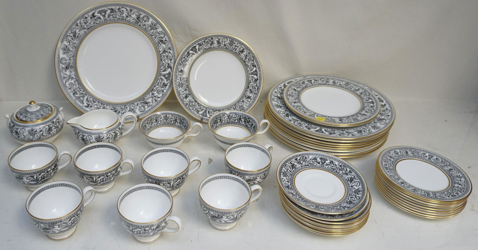 47 pc WEDGWOOD CHINA FLORENTINE BLACK DRAGON (1 of 8)