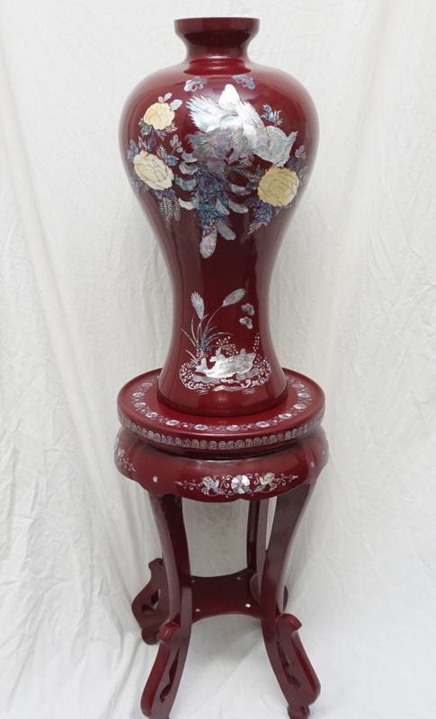 VIETNAMESE LACQUER INLAID VASE AND STAND (1 of 8)