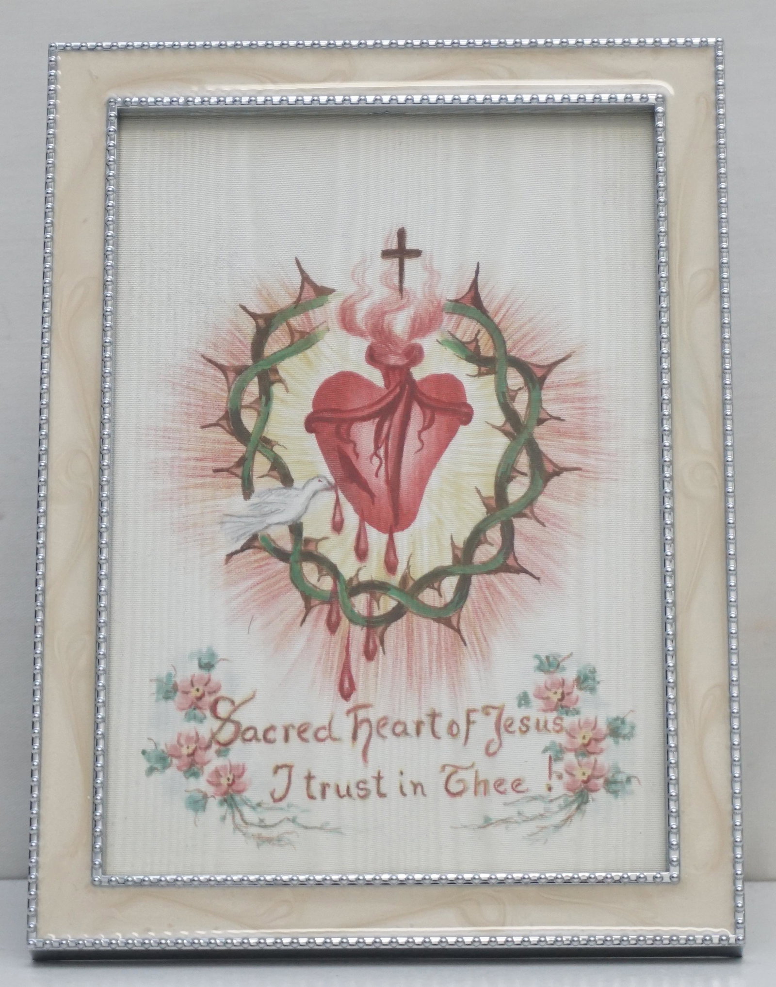ANTIQUE HAND PAINTED SACRED HEART OF JESUS: Antique c. 1910 Hand Painted on Silk Sacred Heart of Jesus. "Sacred Heart of Jesus I Trust in Thee". 100% of the Hammer Price will benefit Charleston's Daughters of St. Paul, Roman Catholic Sisters. I