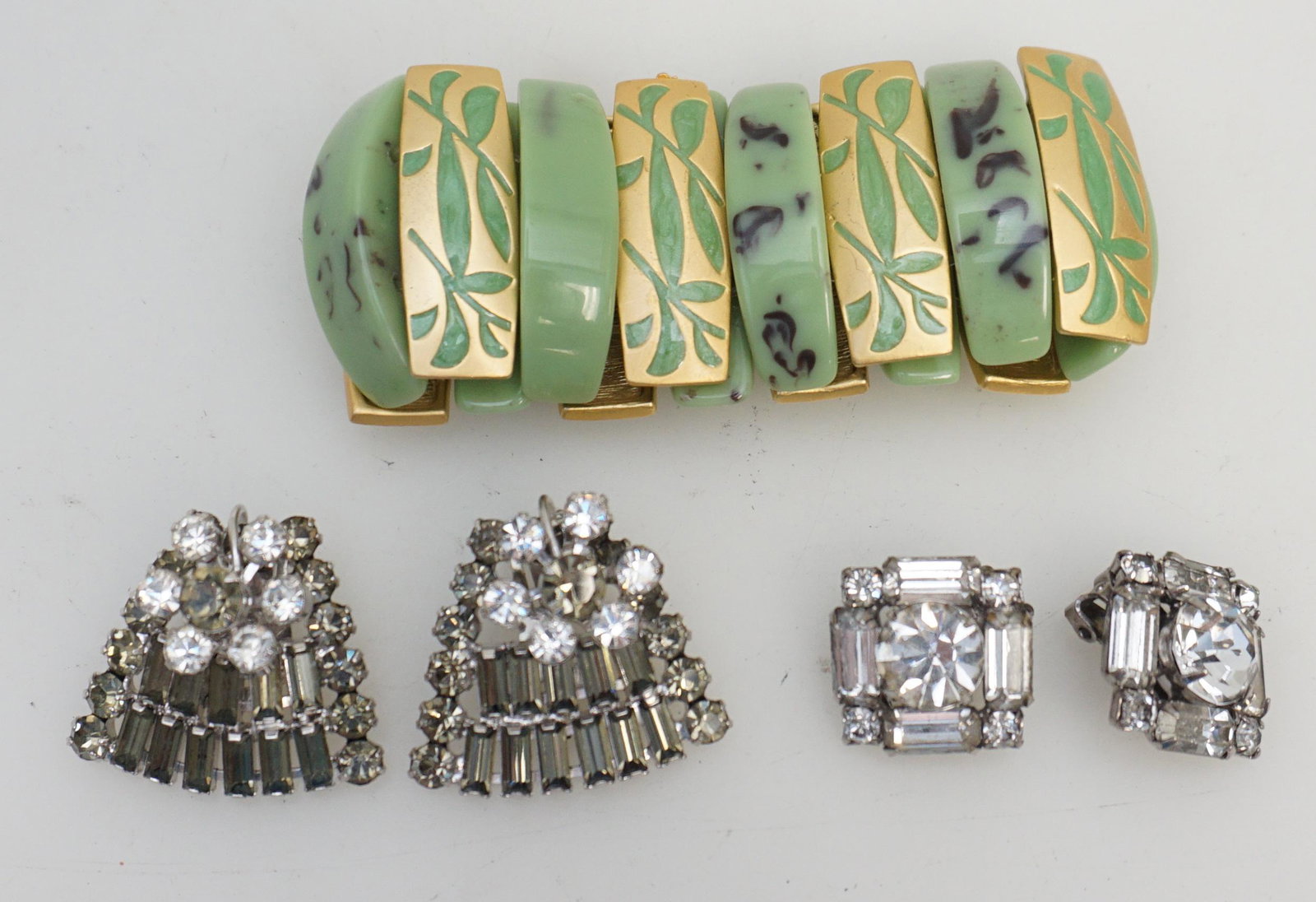 3 PC VINTAGE BAKELITE/LUCITE BRACELET RHINESTONE (1 of 6)