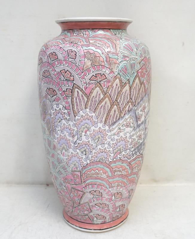 MACAU PORCELAIN ENAMELED VASE (1 of 6)
