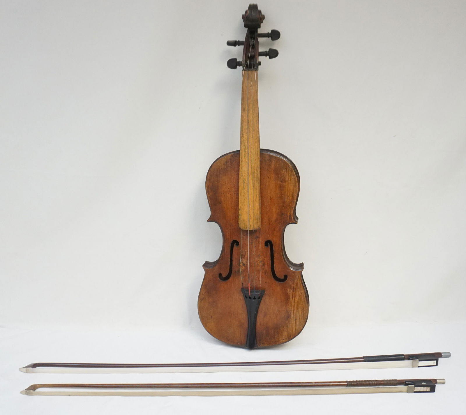ANTIQUE COPY OF STRADIVARIUS VIOLIN (1 of 12)