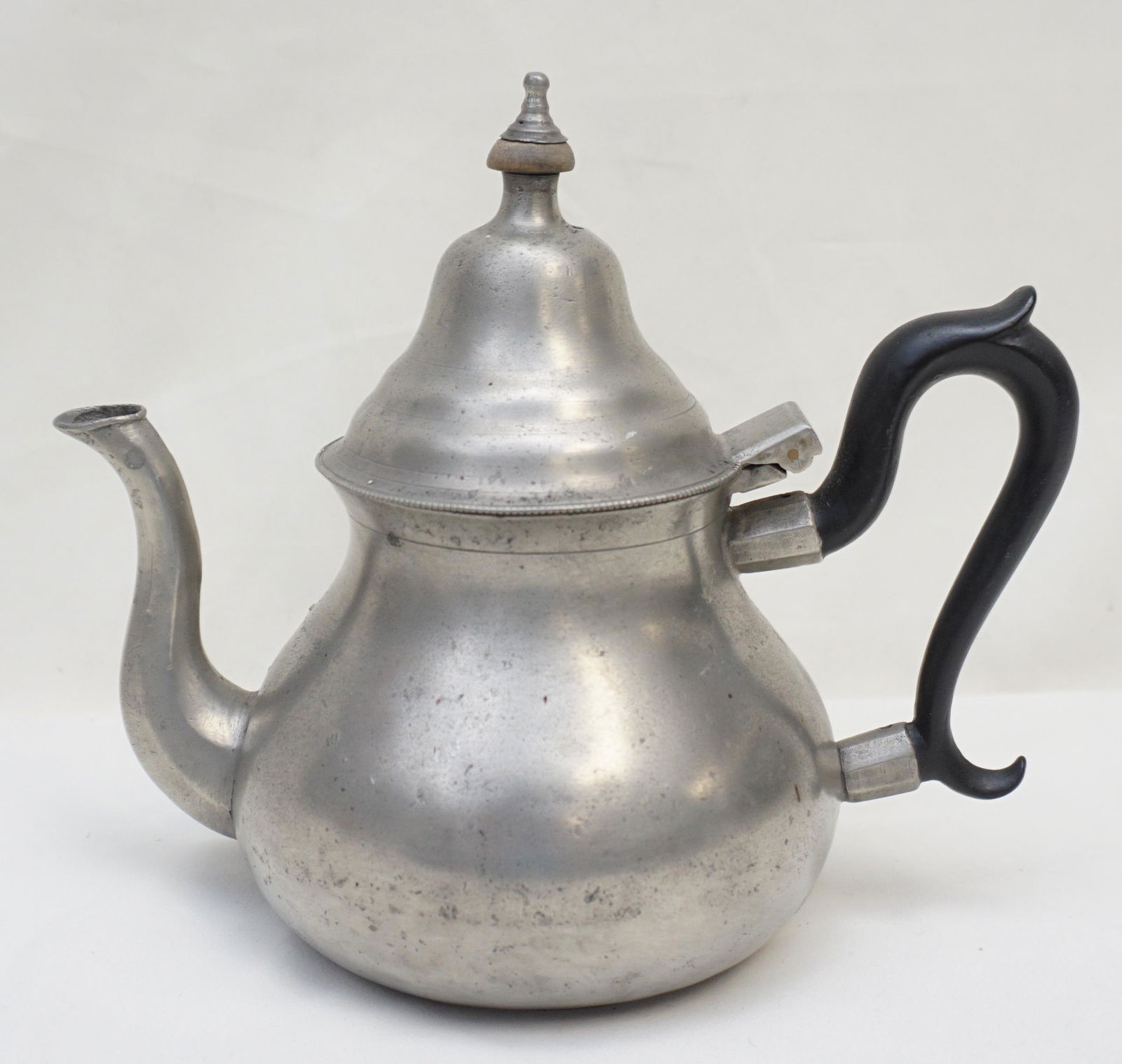 18th c PEAR SHAPED ENGLISH PEWTER TEAPOT - ROBERT BUSH (1 of 8)