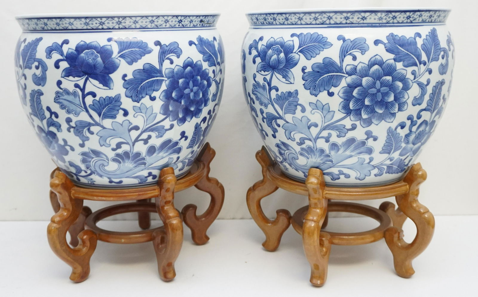 2 CHINESE BLUE & WHITE FISH BOWLS W STANDS (1 of 9)