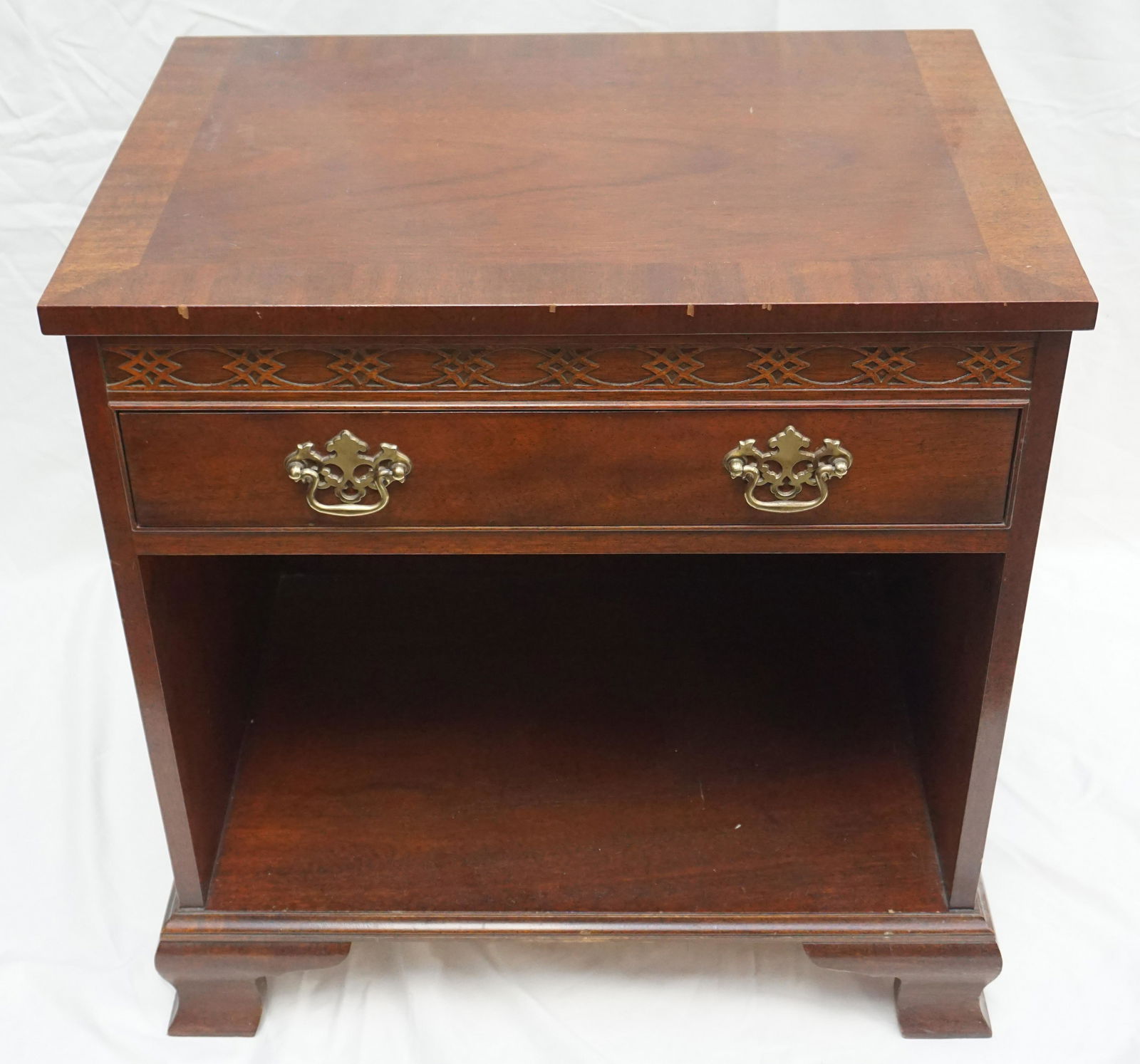 CHINESE CHIPPENDALE STYLE NIGHT STAND (1 of 10)
